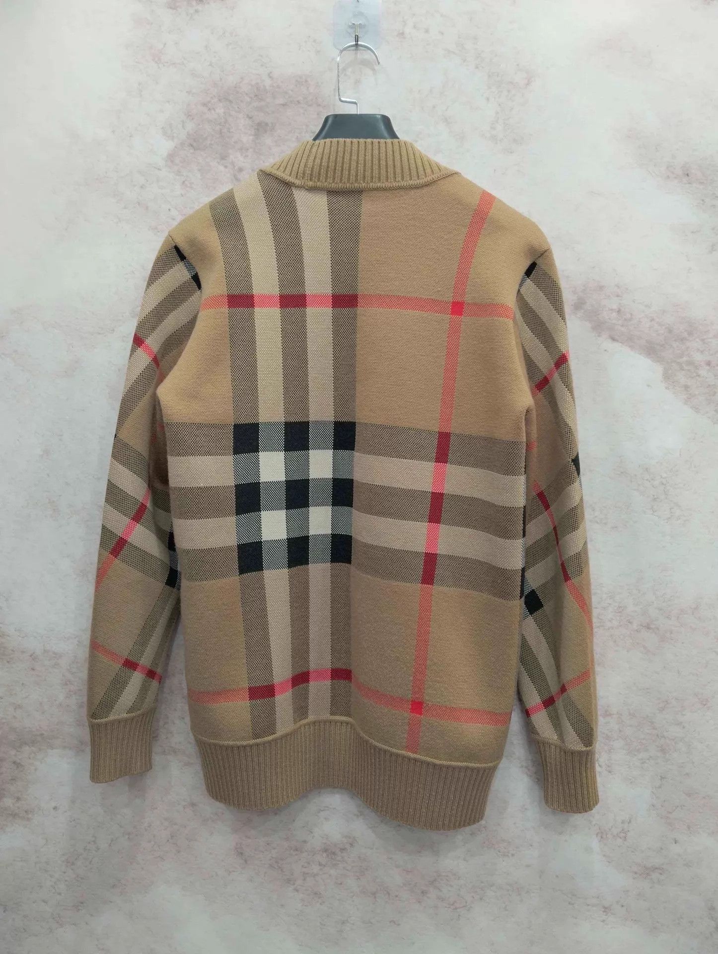 Burberry Burberry check V-neck single-breasted longsleeve sweater S Size S / US 4 / IT 40 - 2 Thumbnail