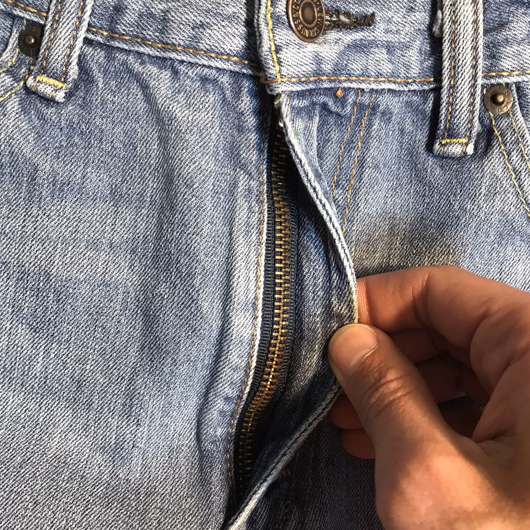 Levi's VINTAGE Levi's 505 Womens Cut Off Jeans Denim Faded Light Blue Shorts Waist 34” Frayed Size 24" / US 00 / IT 34 - 7 Thumbnail