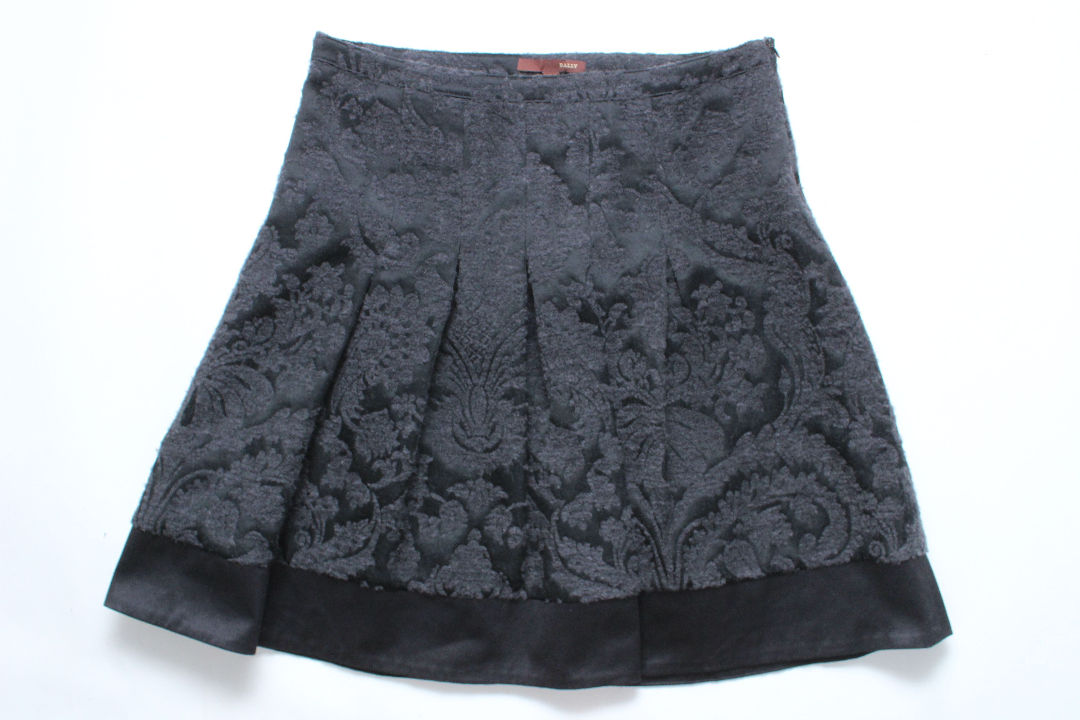 Bally Bally Skirt Wool Size US8 Authentic Hype Rare Vintage Size 30" / US 8 / IT 44 - 1 Thumbnail
