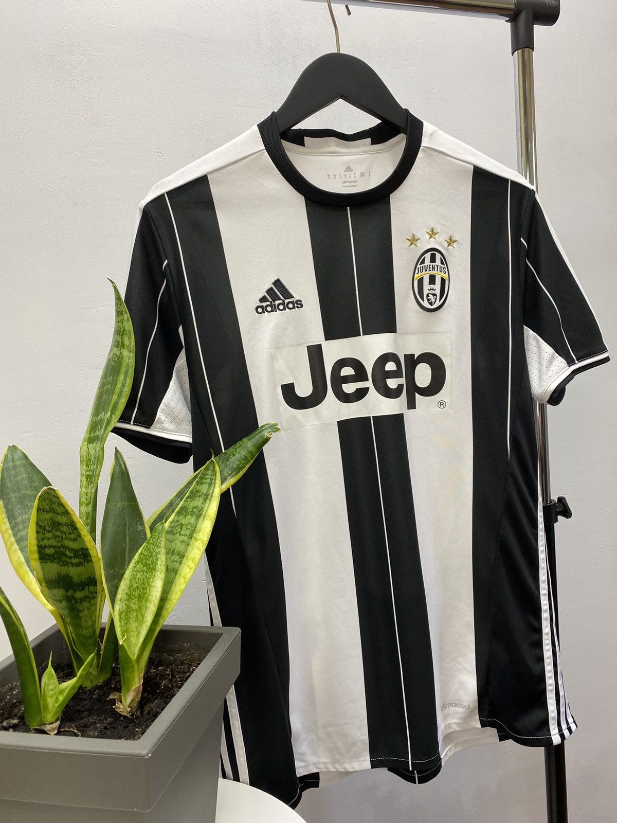 Adidas JUVENTUS ADIDAS 2016 2017 FOOTBALL HOME JERSEY Size US M / EU 48-50 / 2 - 3 Thumbnail