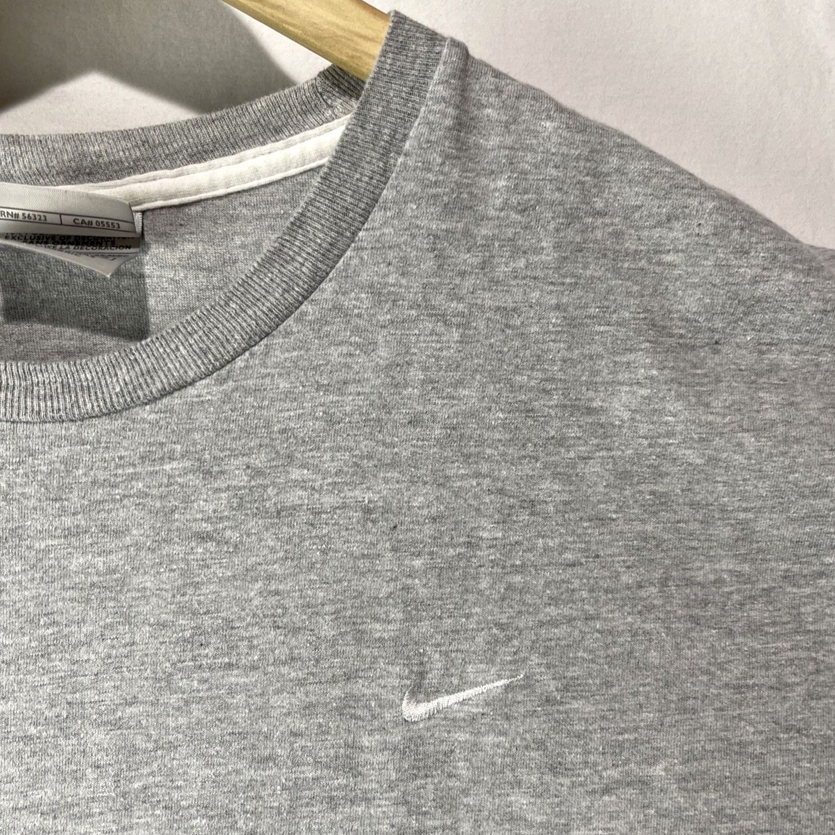 Nike VINTAGE Nike Shirt Mens XL Gray Swoosh Logo Streetwear Adult Y2K Size US XL / EU 56 / 4 - 3 Thumbnail
