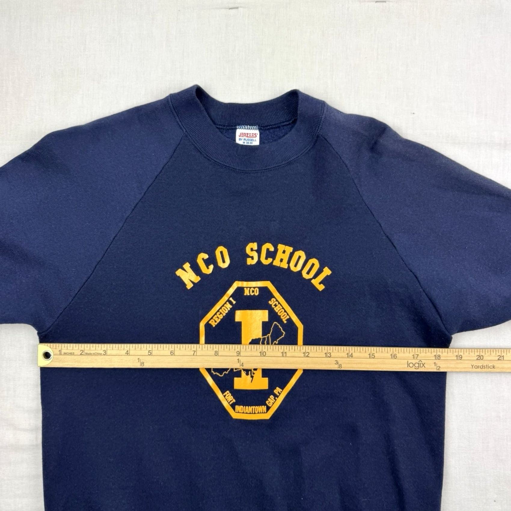 Jerzees VINTAGE NCO School Army Sweatshirt Men's Medium Blue Jerzees 80s USA Army 1980s Pullover Crew Neck Regular - Mens Tools: Navy? Size US M / EU 48-50 / 2 - 7 Thumbnail