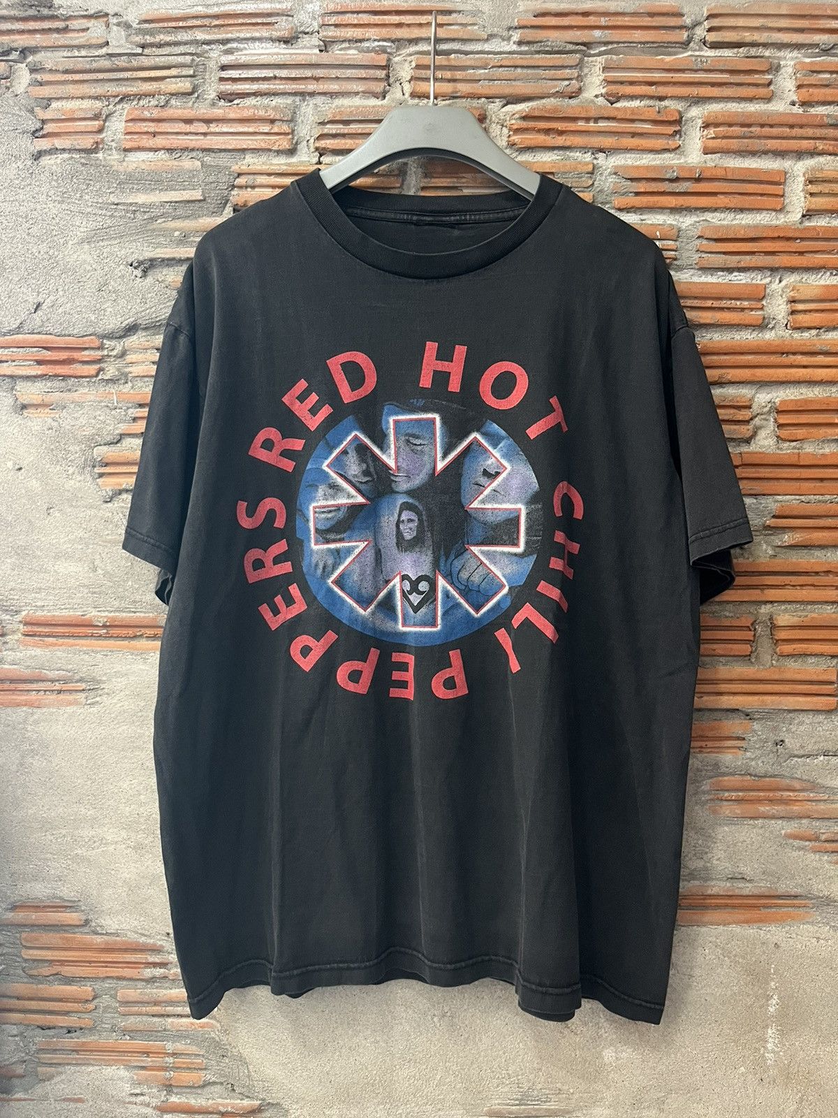 Band Tees Vintage RED HOT CHILI PEPPERS 90’s Band Tshirt Size US XL / EU 56 / 4 - 2 Thumbnail