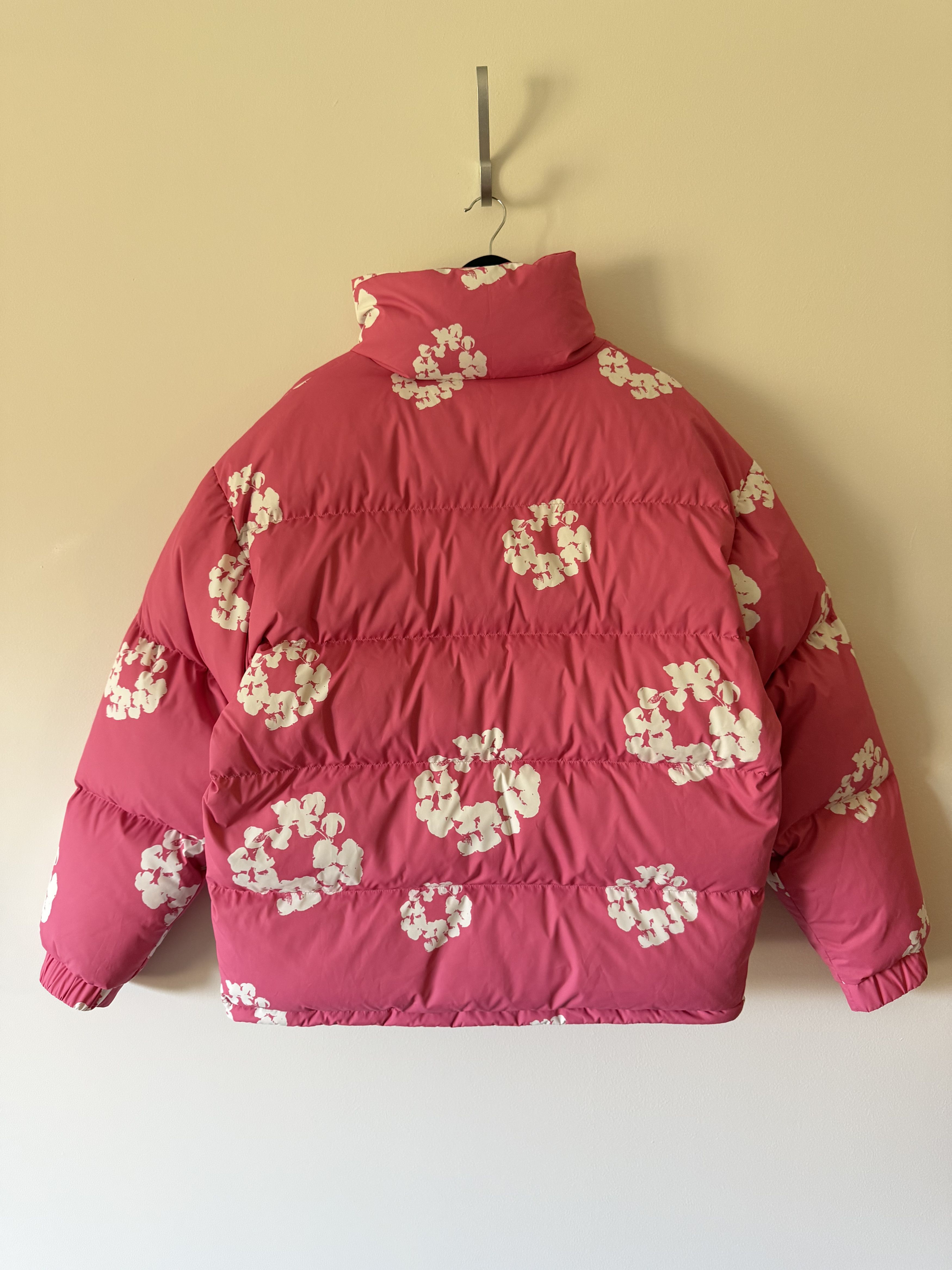 DENIM TEARS Denim Tears Cotton Wreath Puffer Jacket in Pink Size US XL / EU 56 / 4 - 5 Thumbnail