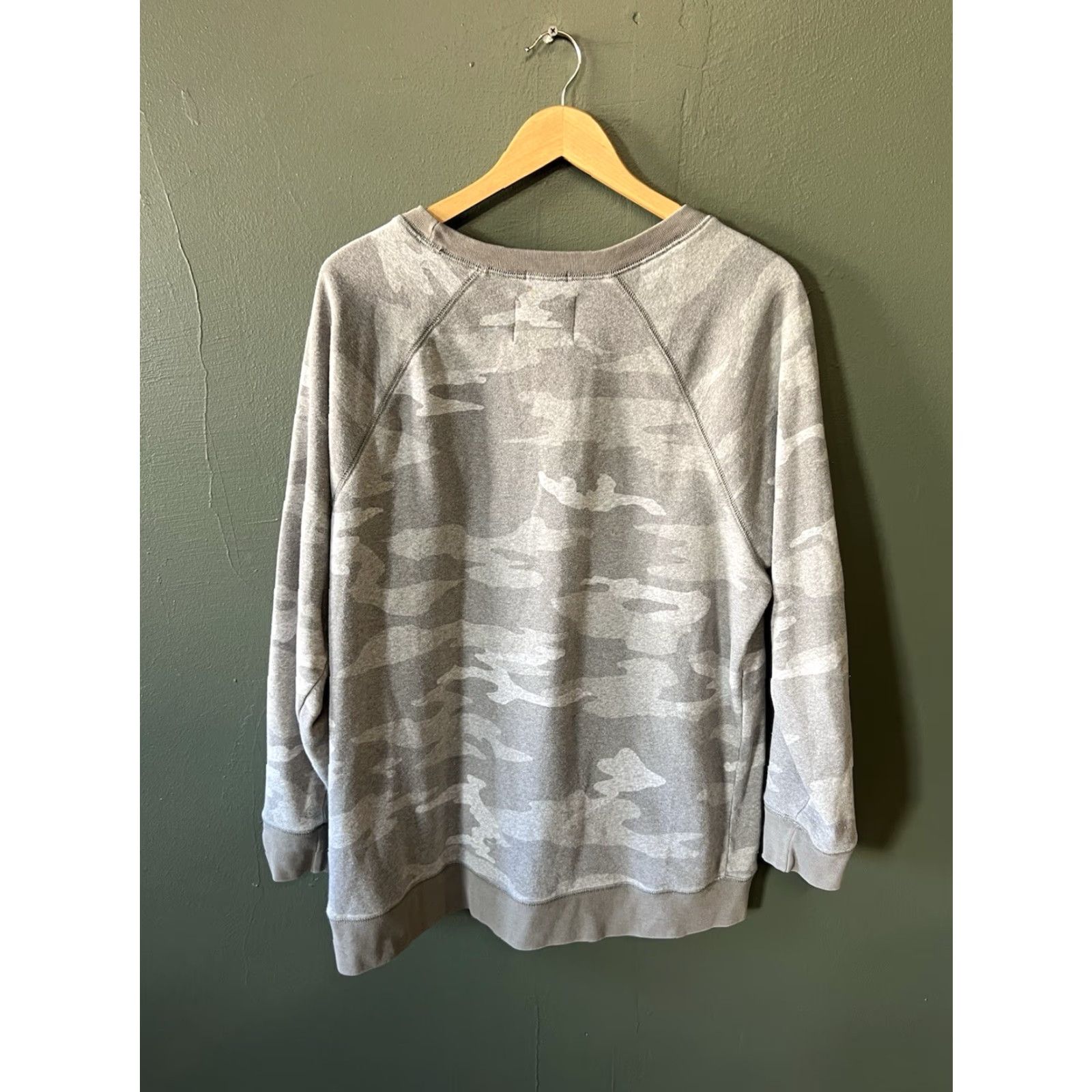 American Eagle Outfitters VINTAGE American Eagle Outfitters Womens Gray Camo Long Sleeve Pullover Sweatshirt XL Gray Camouflage Sweatshirt Pullover Womens XL 90s? Size XL / US 12-14 / IT 48-50 - 2 Thumbnail