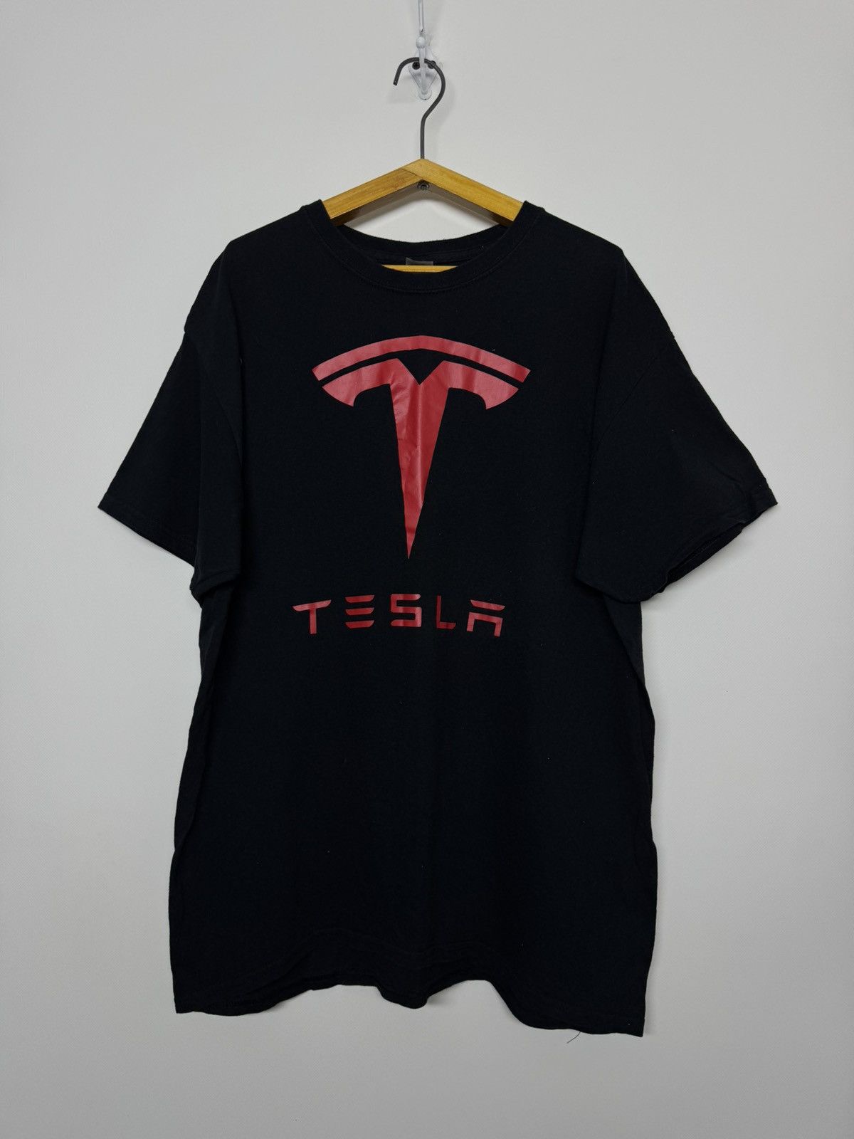 Gildan Vintage Y2k Tesla Center Logo T Shirt Hype Size US L / EU 52-54 / 3 - 5 Thumbnail