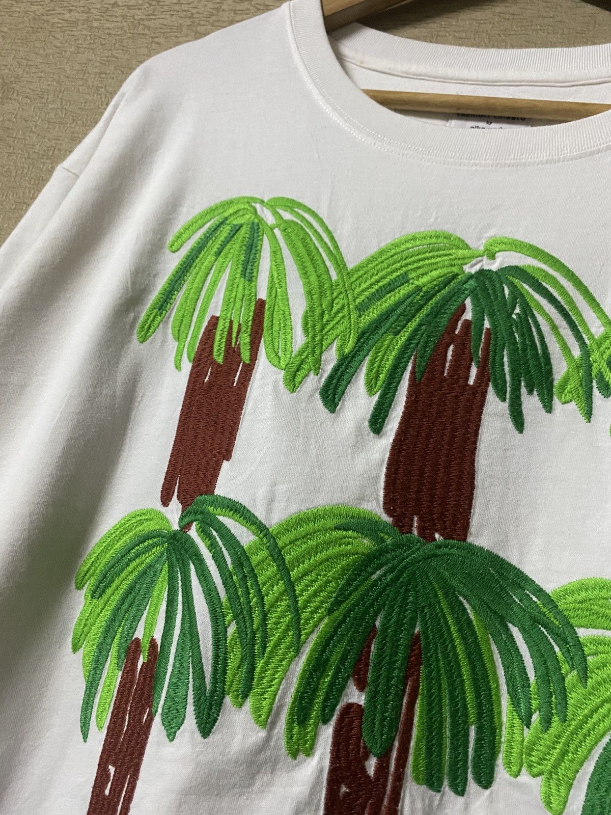 Tsumori Chisato TSUMORI CHISATO by NIKO And Embroidery Palm Tree Art Tshirt Size US XL / EU 56 / 4 - 2 Thumbnail