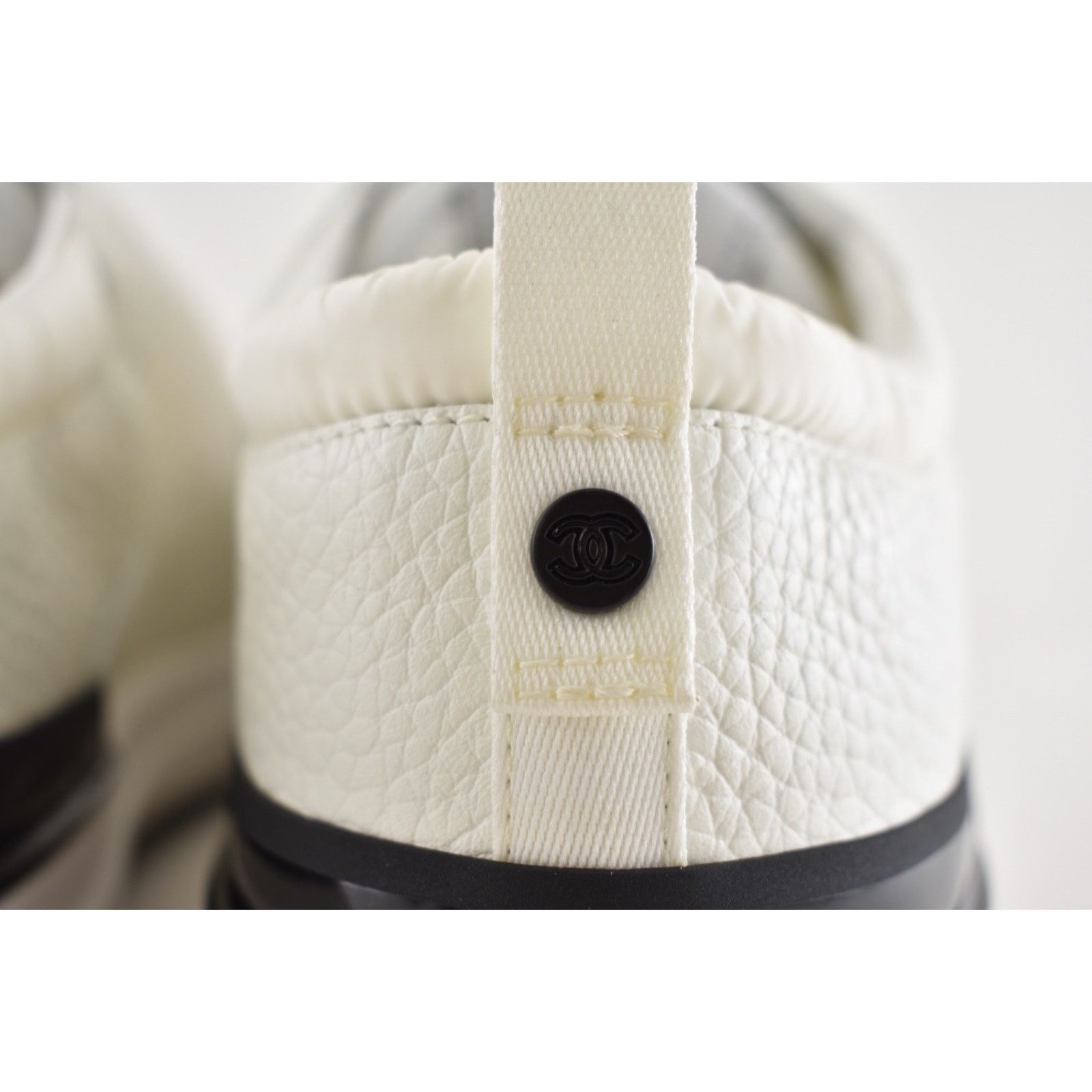 Chanel Chanel 21S Mens White Black Leather CC Logo Lace Low Top Size US 11 / EU 44 - 13 Thumbnail