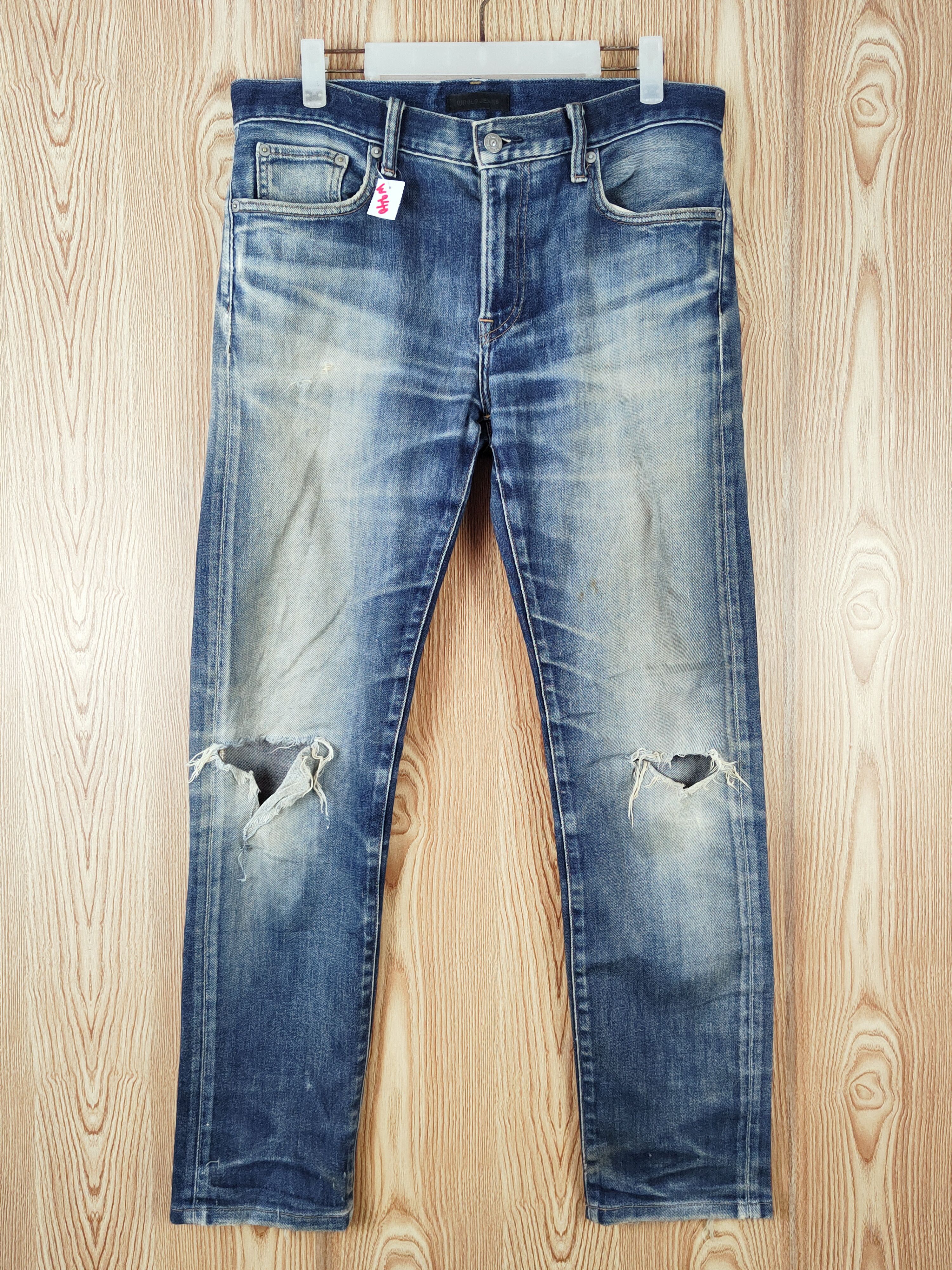 Japanese Brand Uniqlo fabric by kaihara Distressed Ripped Jeans #W940 Size US 33 - 1 Thumbnail