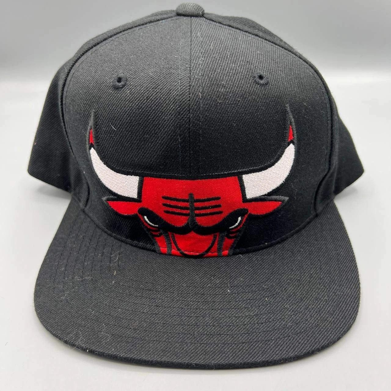 Mitchell & Ness Chicago Bulls Hat Men Black Embroidered Snap Back Cap Size ONE SIZE - 1 Thumbnail