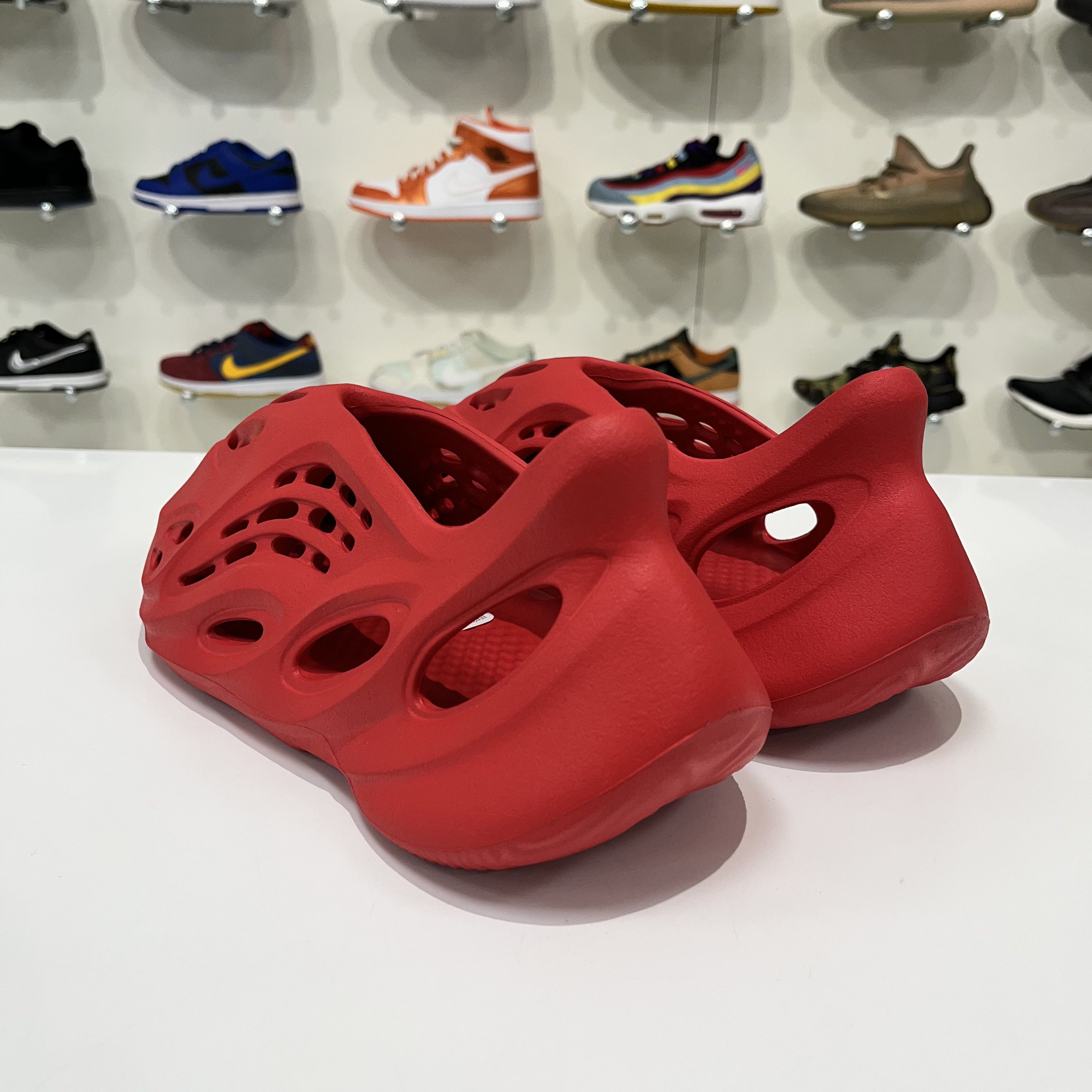 Adidas Adidas Yeezy Foam RNNR MX Vermillion Size US 9 / EU 42 - 4 Thumbnail