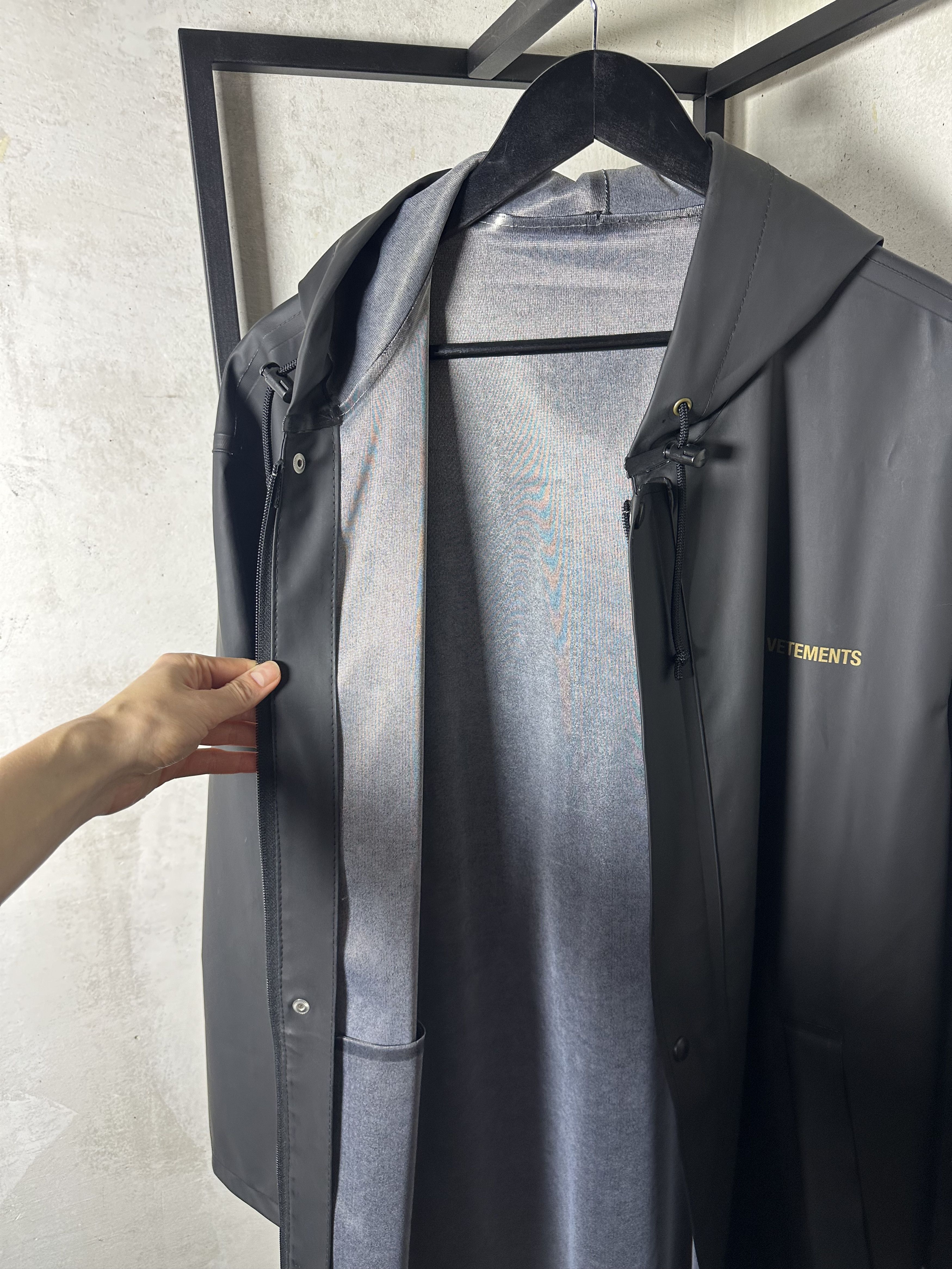 Vetements Vetements - F/W 18 - Oversized Rain Coat Size US L / EU 52-54 / 3 - 9 Thumbnail