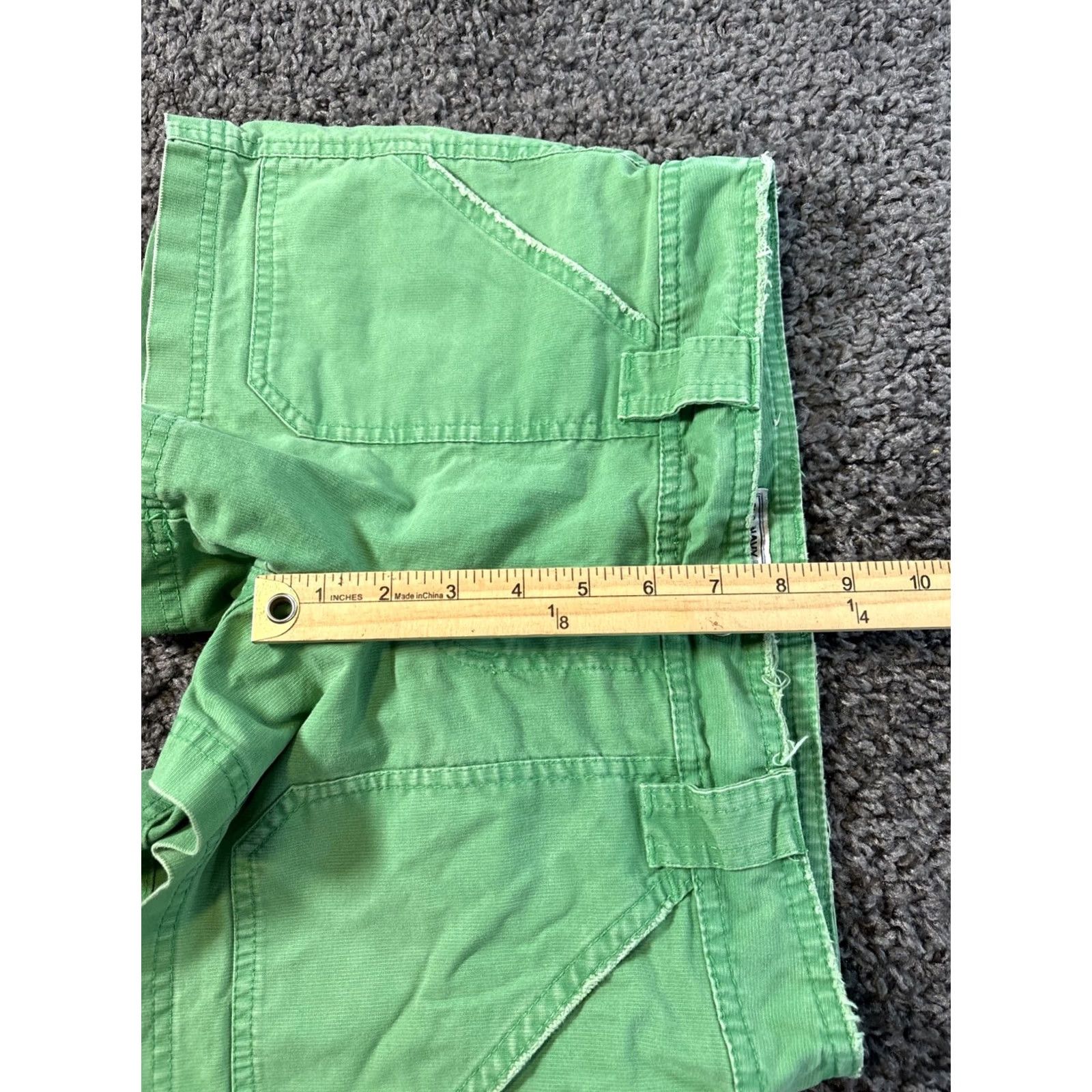 Old Navy VINTAGE Old Navy Shorts Womens 30 Green Denim Cut-Off Front Pocket Y2K Micro Low Rise Front Pocket Womens 30 Green Denim Cotton Old Navy Size 30" / US 8 / IT 44 - 4 Thumbnail