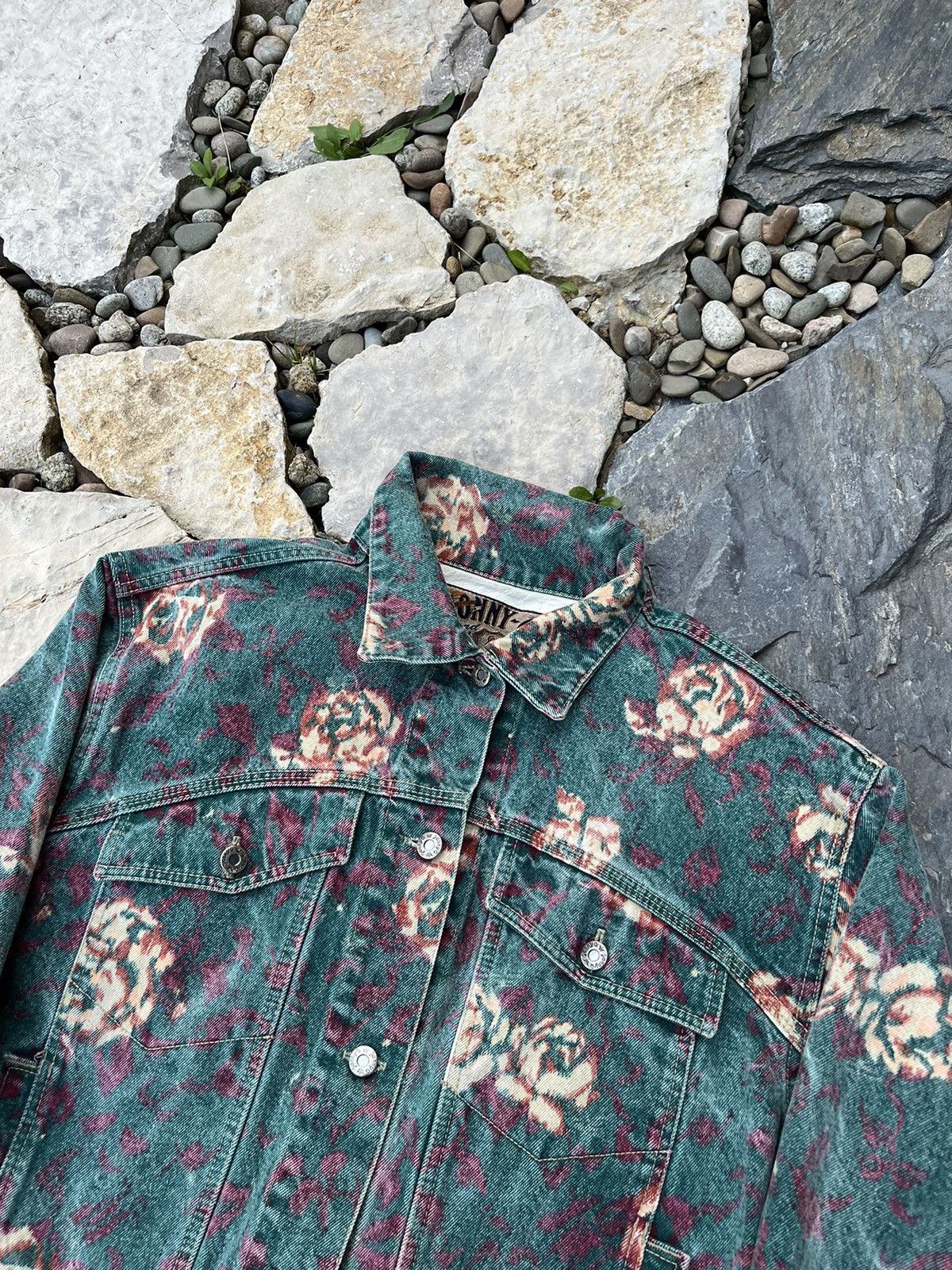Vintage Vintage Jonny-q y2k all over print cropped denim jacket Size US M / EU 48-50 / 2 - 8 Thumbnail