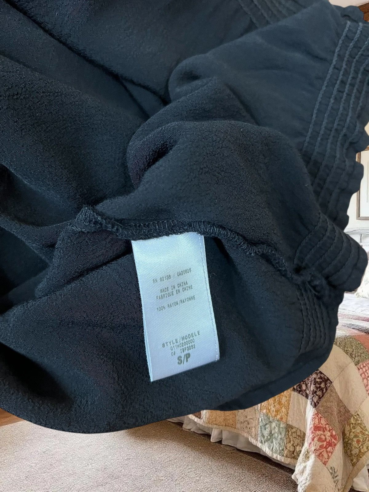 Guess Guess black blouse size S 100% Rayon Size S / US 4 / IT 40 - 6 Thumbnail