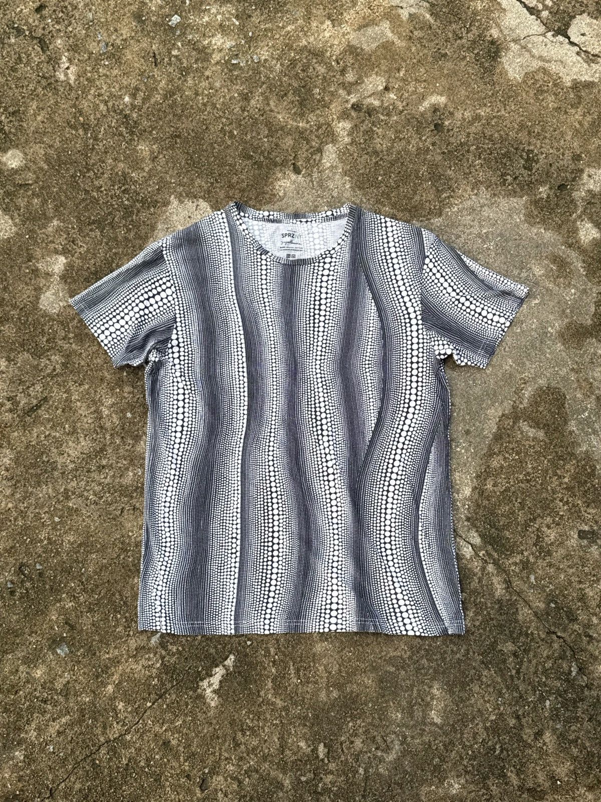 Yayoi Kusama Yayoi Kusama Moma Special Edition Uniqlo Tees Size US L / EU 52-54 / 3 - 2 Thumbnail