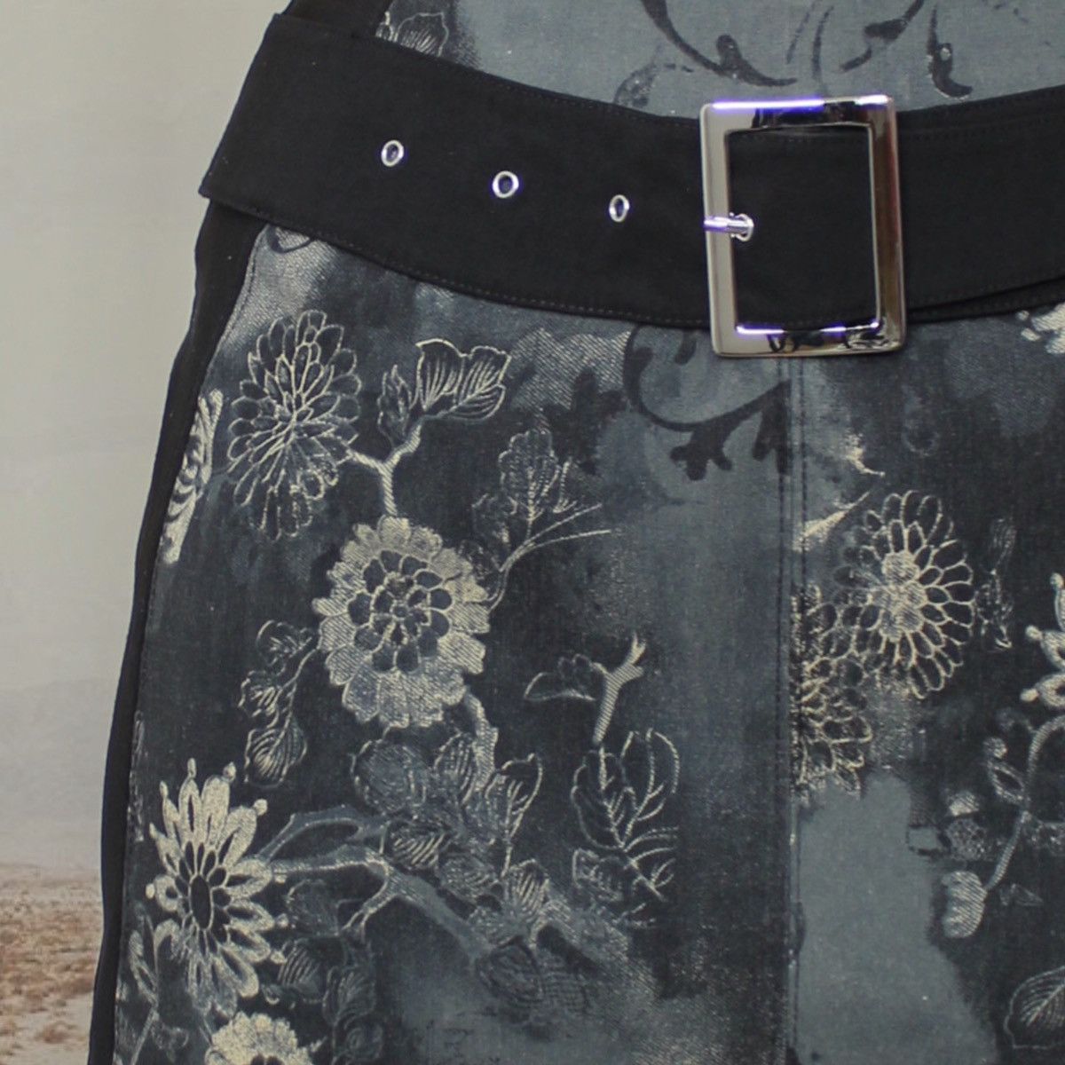Vintage 🌼GRAY FLOWERS MINISKIRT🌼 Size 27" / US 4 / IT 40 - 4 Thumbnail