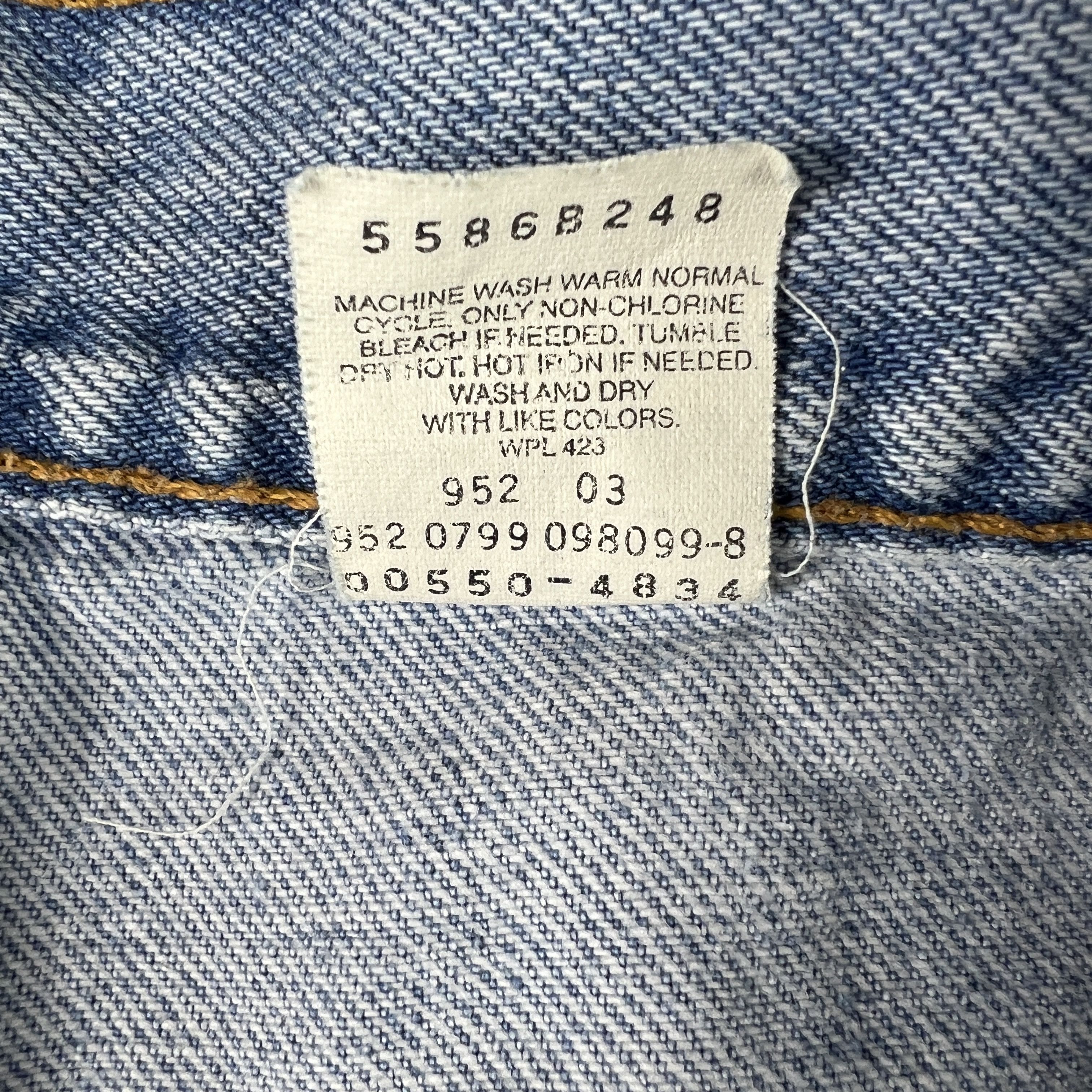 Levi's × Vintage VTG 90s Levi's Jeans 550 Relaxed Light Blue Faded Denim Size US 37 - 8 Thumbnail