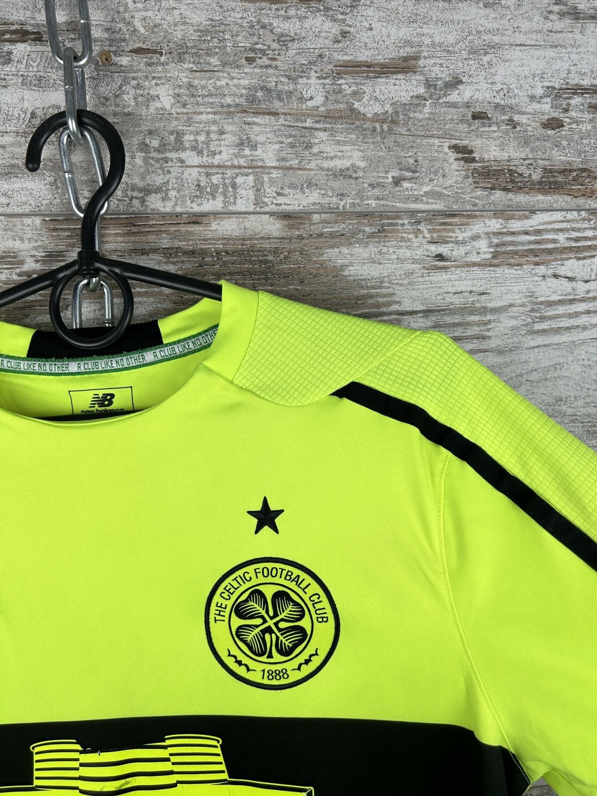 New Balance Mens Vintage New Balance FC Celtic T Shirt soccer jersey tee Size US S / EU 44-46 / 1 - 5 Thumbnail