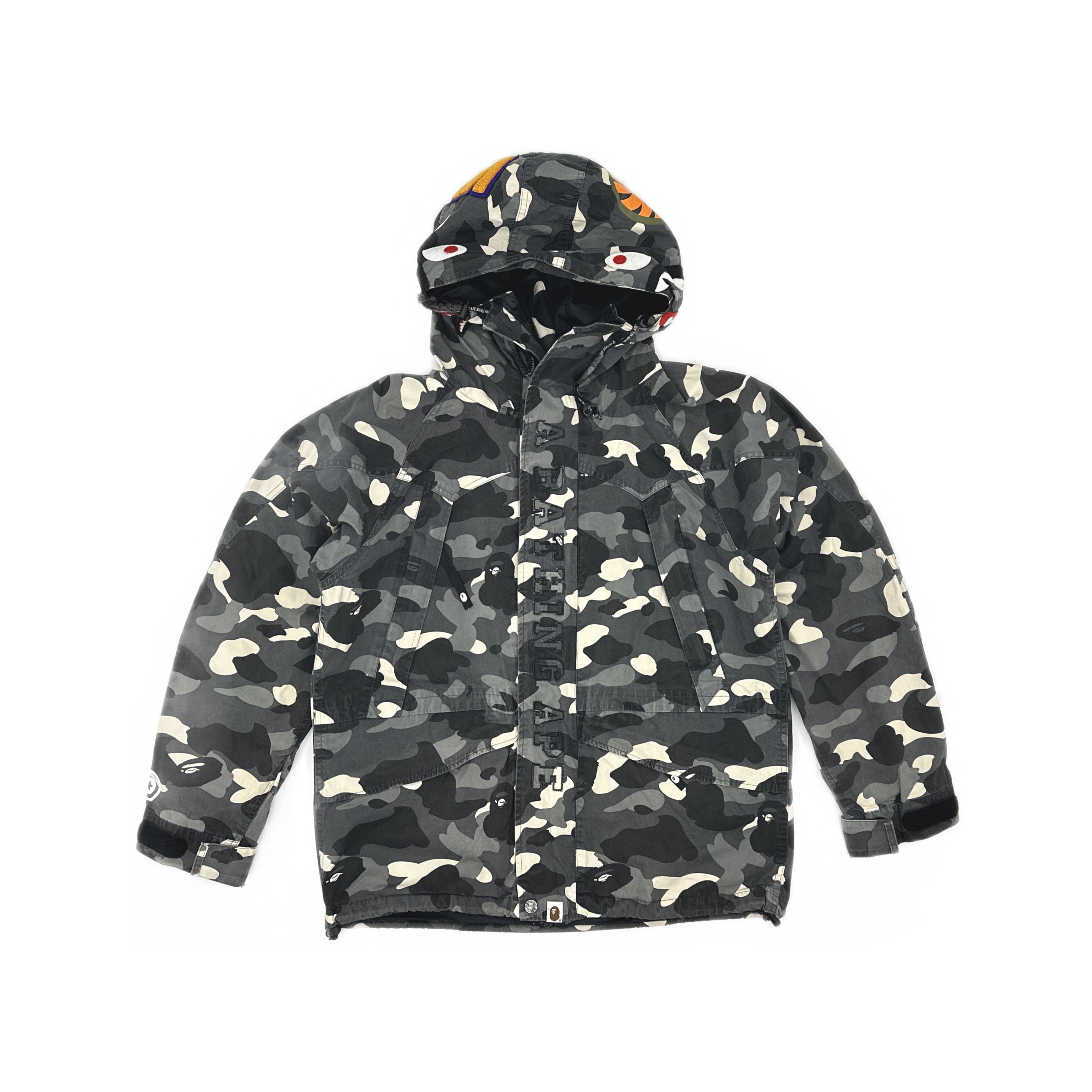 Bape A Bathing Ape Camo Shark Hoodie Size XL Size US XL / EU 56 / 4 - 1 Thumbnail