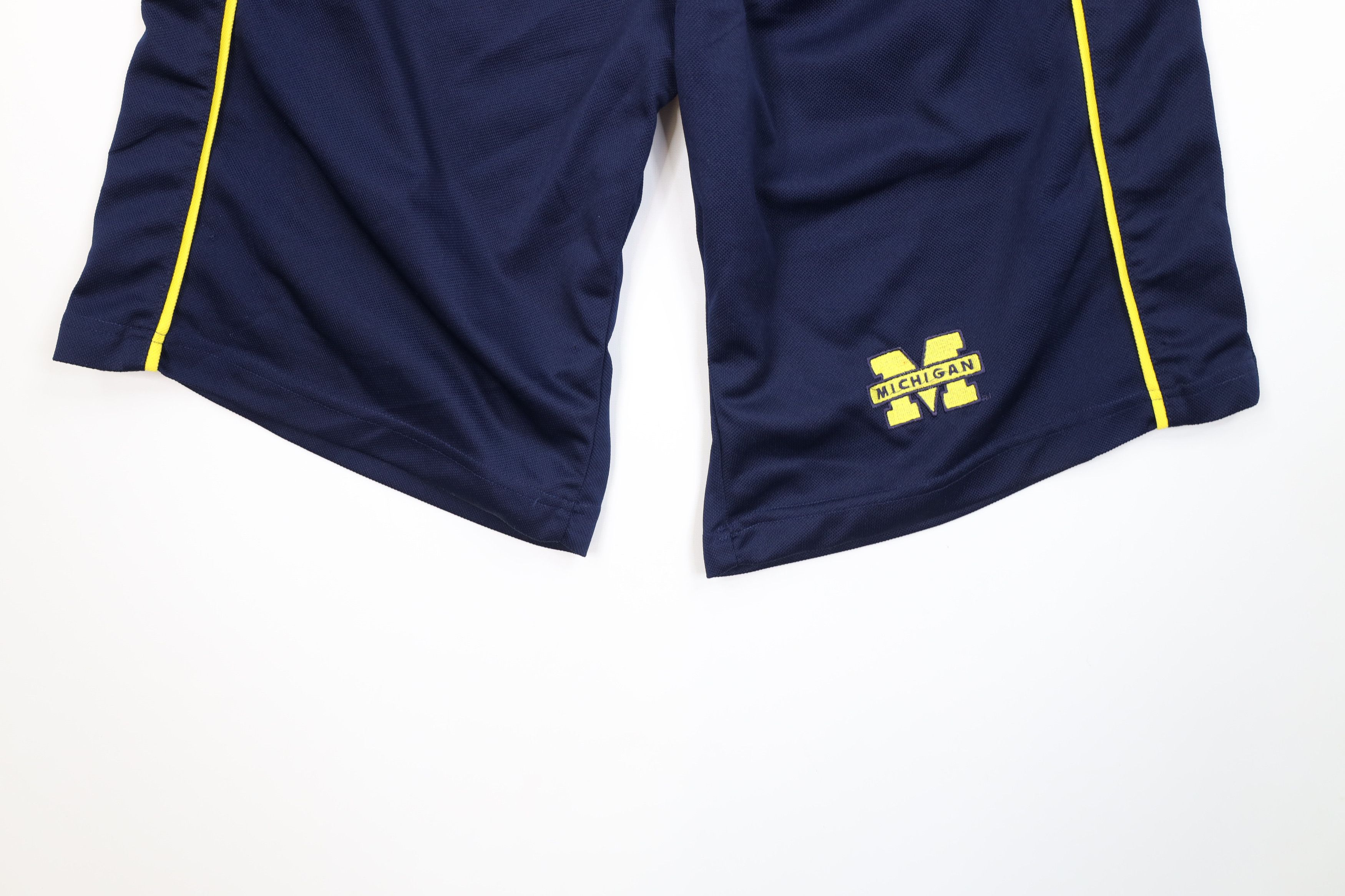 Vintage Vintage 90s Spell Out University of Michigan Gym Shorts Blue Size US 36 / EU 52 - 4 Thumbnail