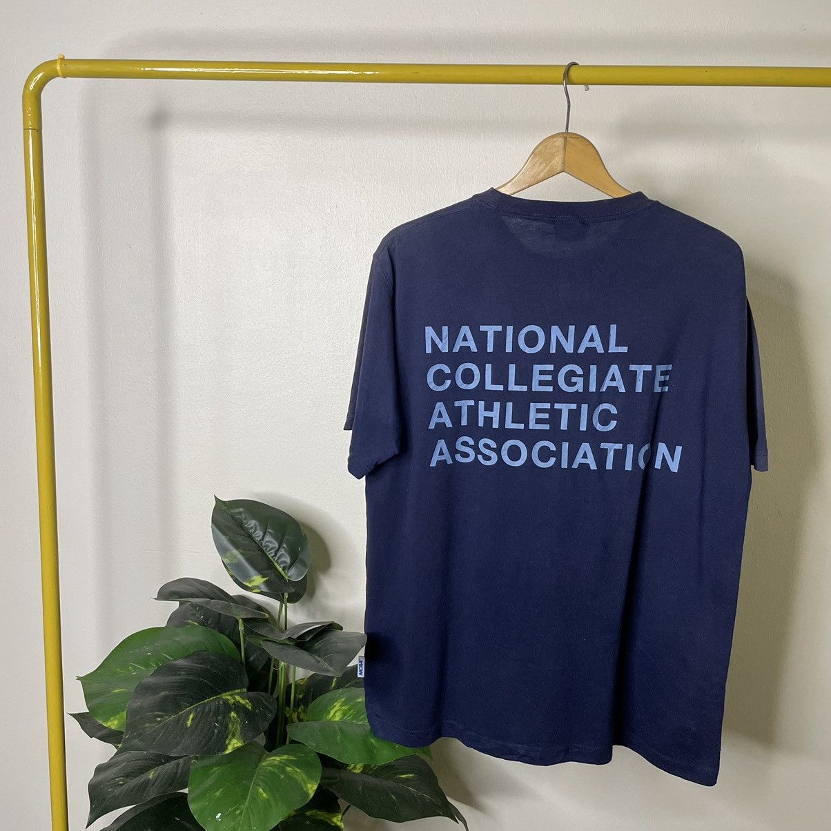 NCAA × Vintage Vintage 2000s NCAA Big Logo T Shirt Size US L / EU 52-54 / 3 - 6 Thumbnail