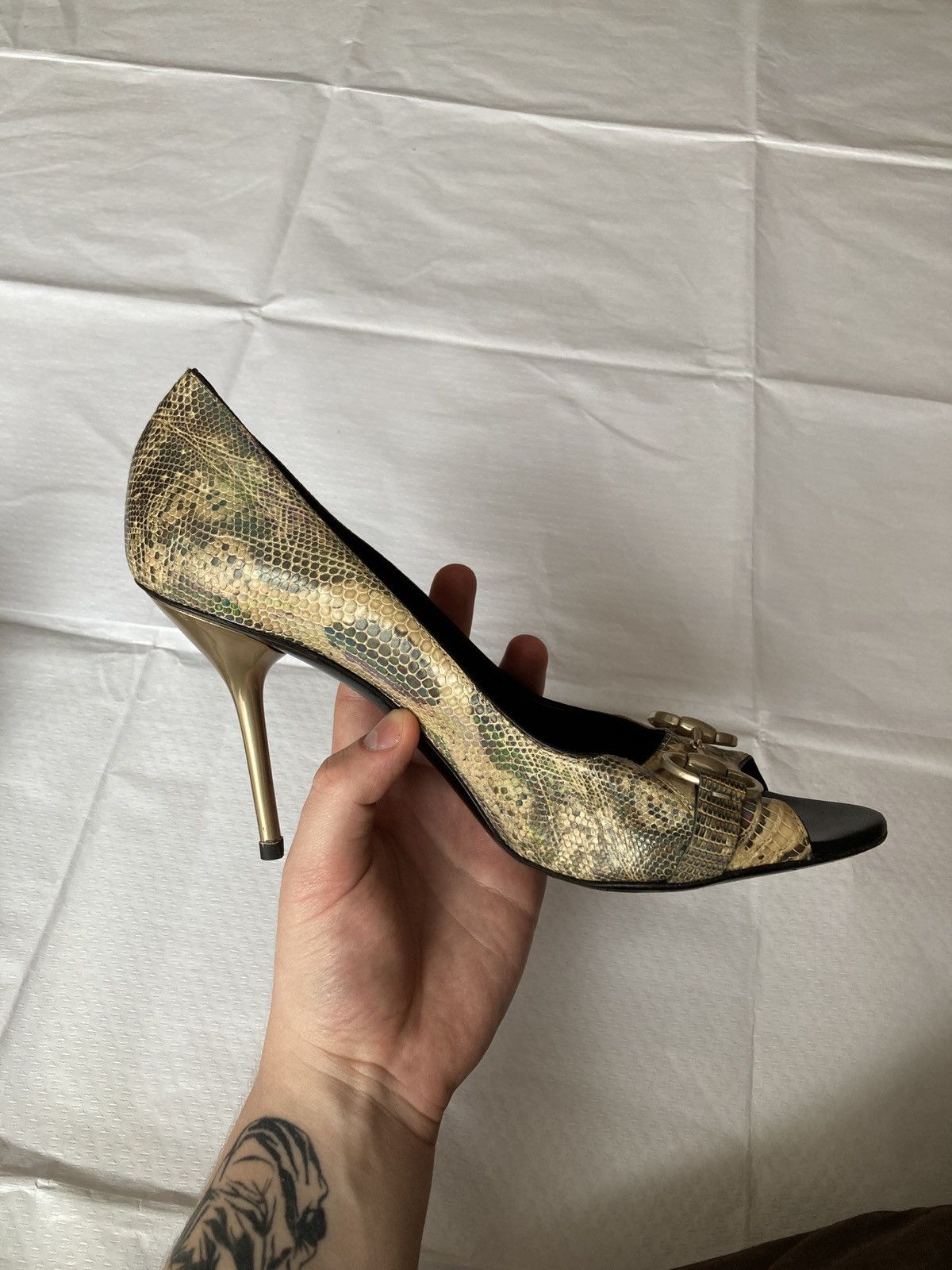 Gucci Gucci gold gold exotic leather Vintage Heels Size US 9.5 / IT 39.5 - 12 Thumbnail
