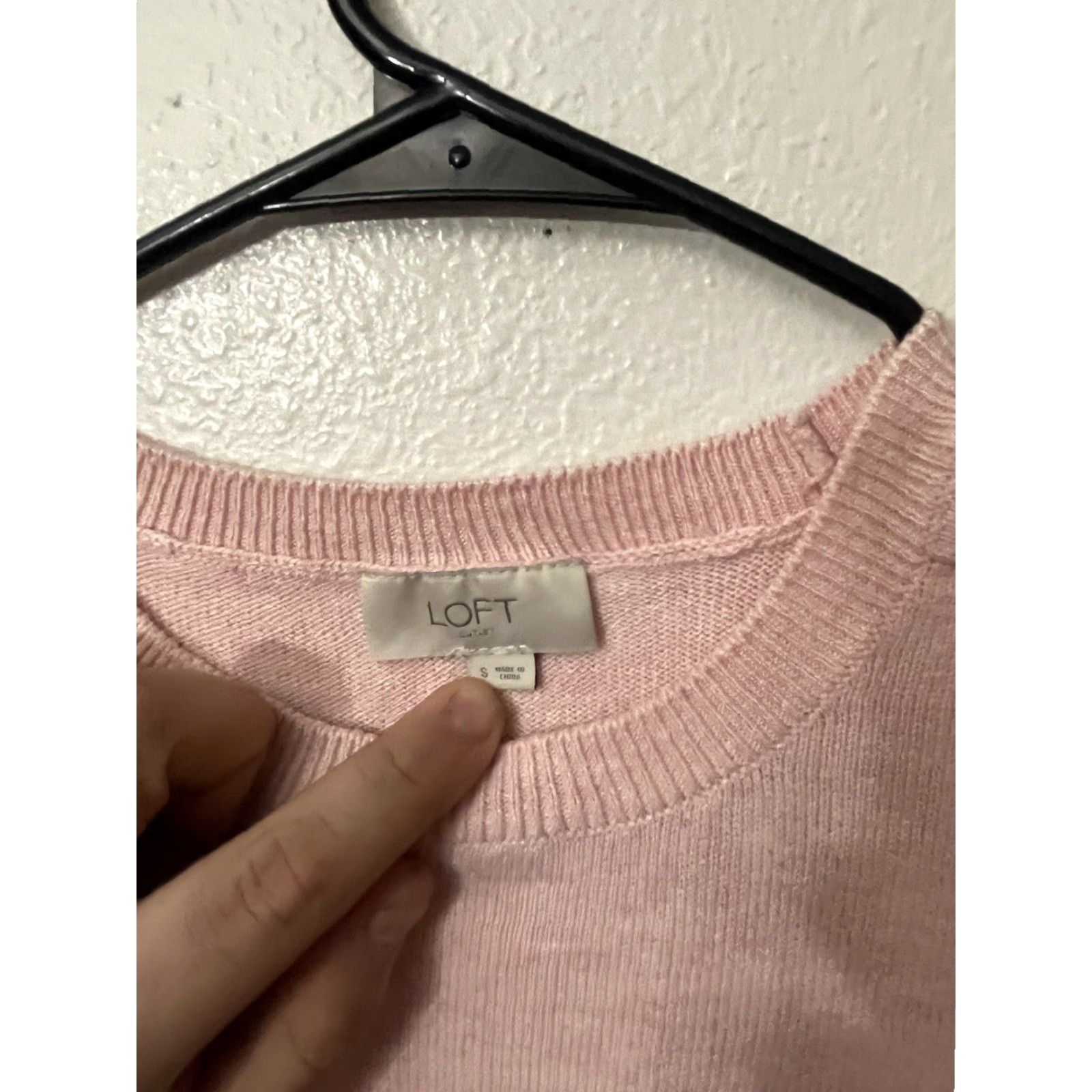 Loft LOFT Solid Pink Shoulder Button Sweater Womens Size Small Long-Sleeve Loft Pink Solid Shoulder Button Sweater Womens Size Small Long-Sleeve Size S / US 4 / IT 40 - 2 Thumbnail