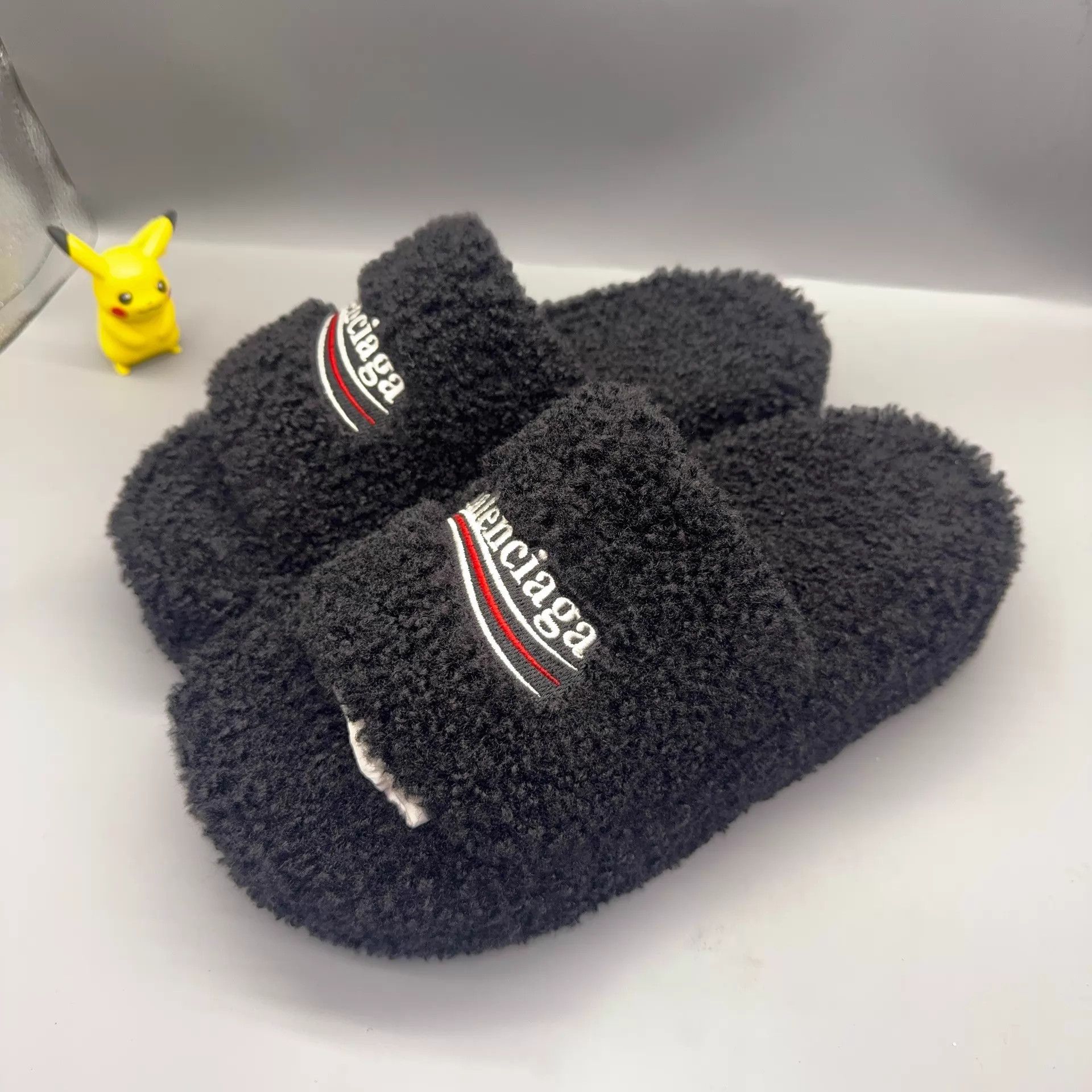 Balenciaga Balenciaga Furry Slide Size 41 | Grailed