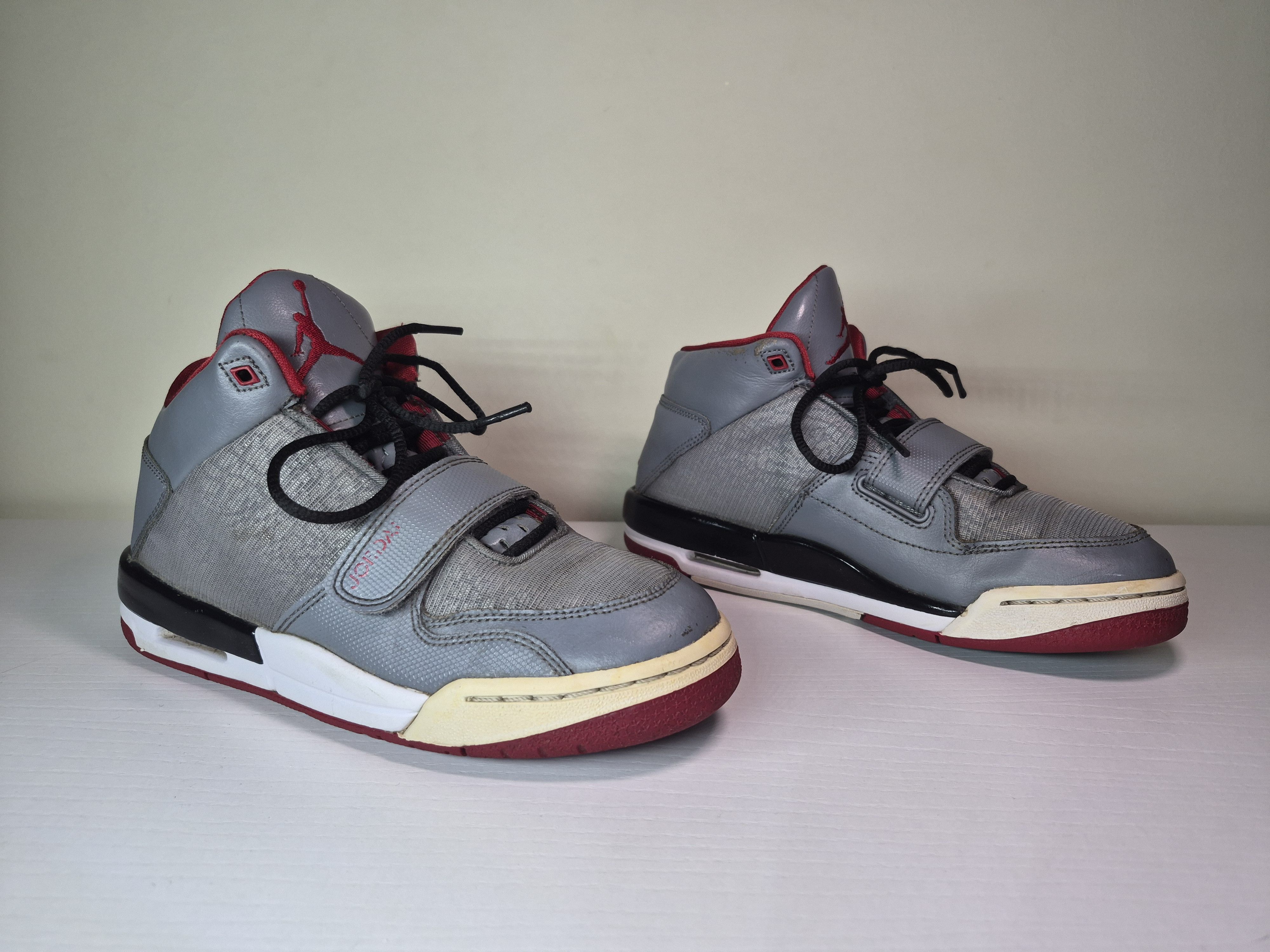 Nike Jordan Flight Club 91 GS Grey Red (2013 Release) Size US 8 / IT 38 - 2 Thumbnail