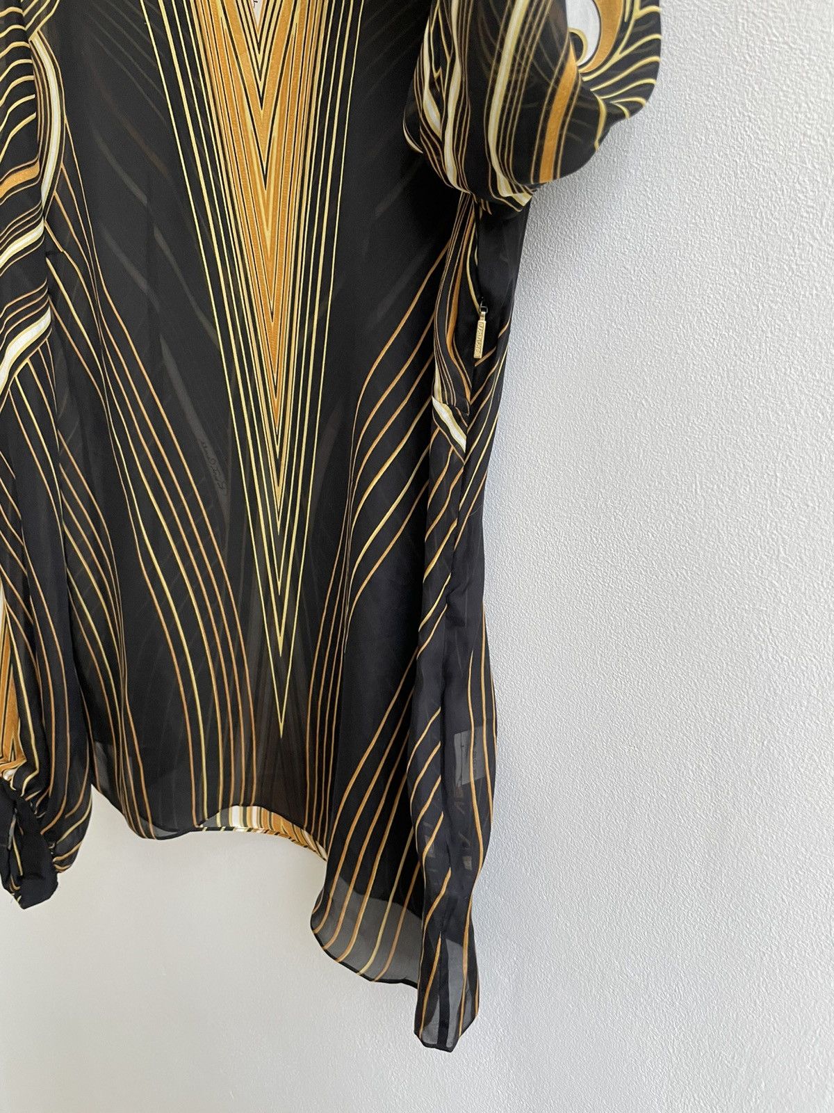 Roberto Cavalli Roberto Cavalli 2007 VOYAGE RUNWAY Collection Silk Blouse Size M / US 6-8 / IT 42-44 - 9 Thumbnail