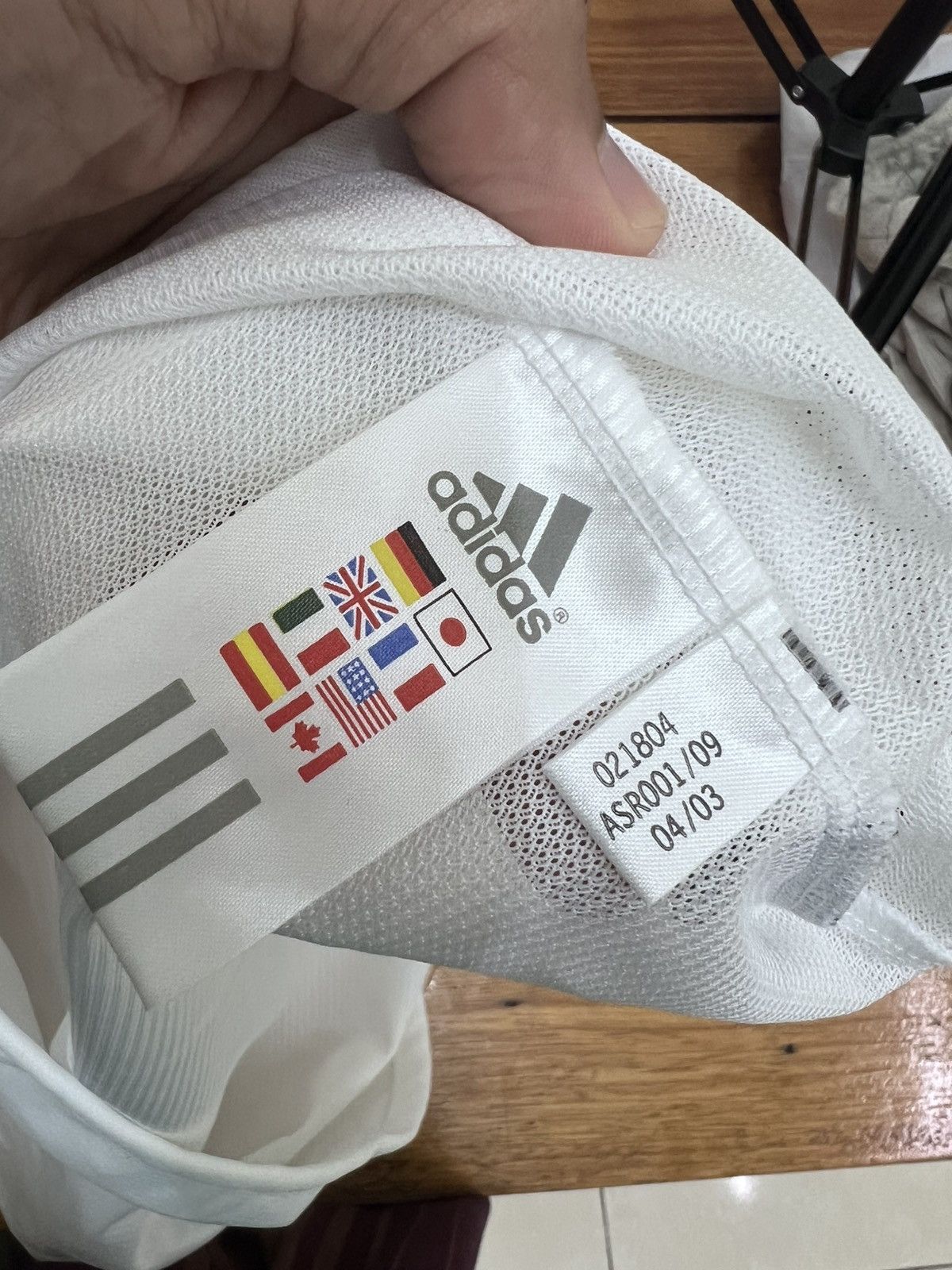Vintage home 2003 2004 Real Madrid Jersey Football Size US L / EU 52-54 / 3 - 7 Thumbnail