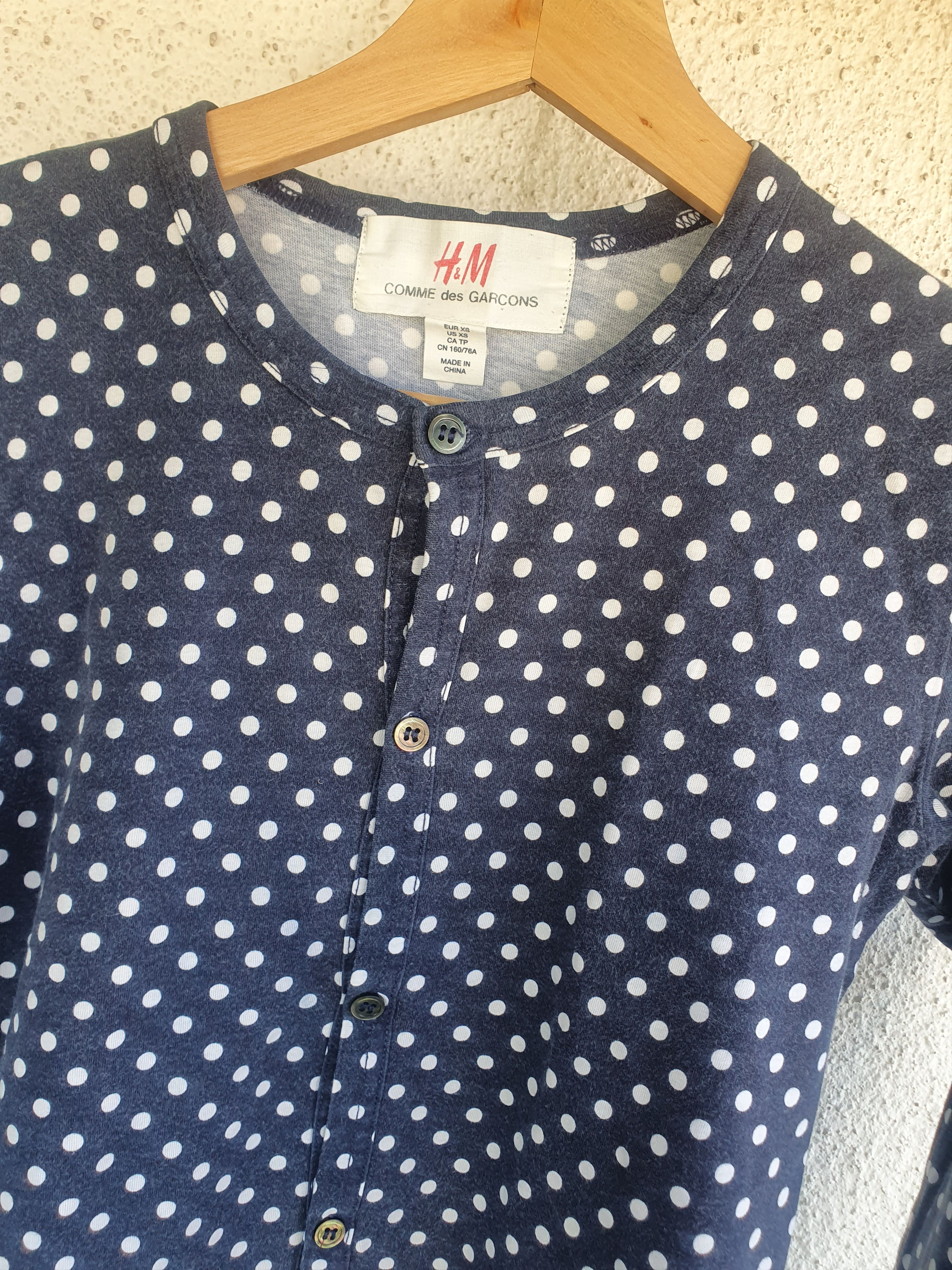 Comme des Garcons × H&M H&M x Comme Des Garçon CDG Polkadot Blouse sz XS Size XS / US 0-2 / IT 36-38 - 2 Thumbnail