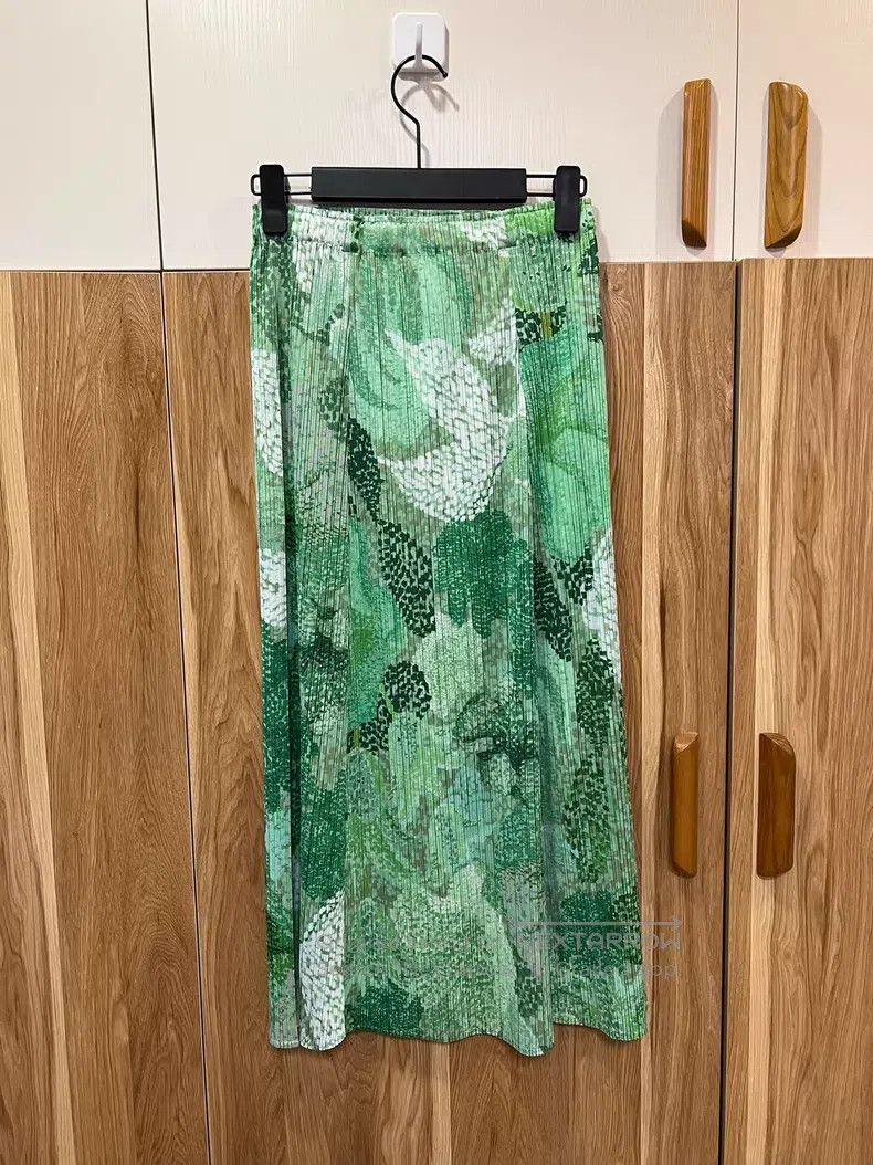 Issey Miyake Issey Miyake SIZE:3 Misty Forest Grass Green Midi Skirt Size 22" - 4 Thumbnail
