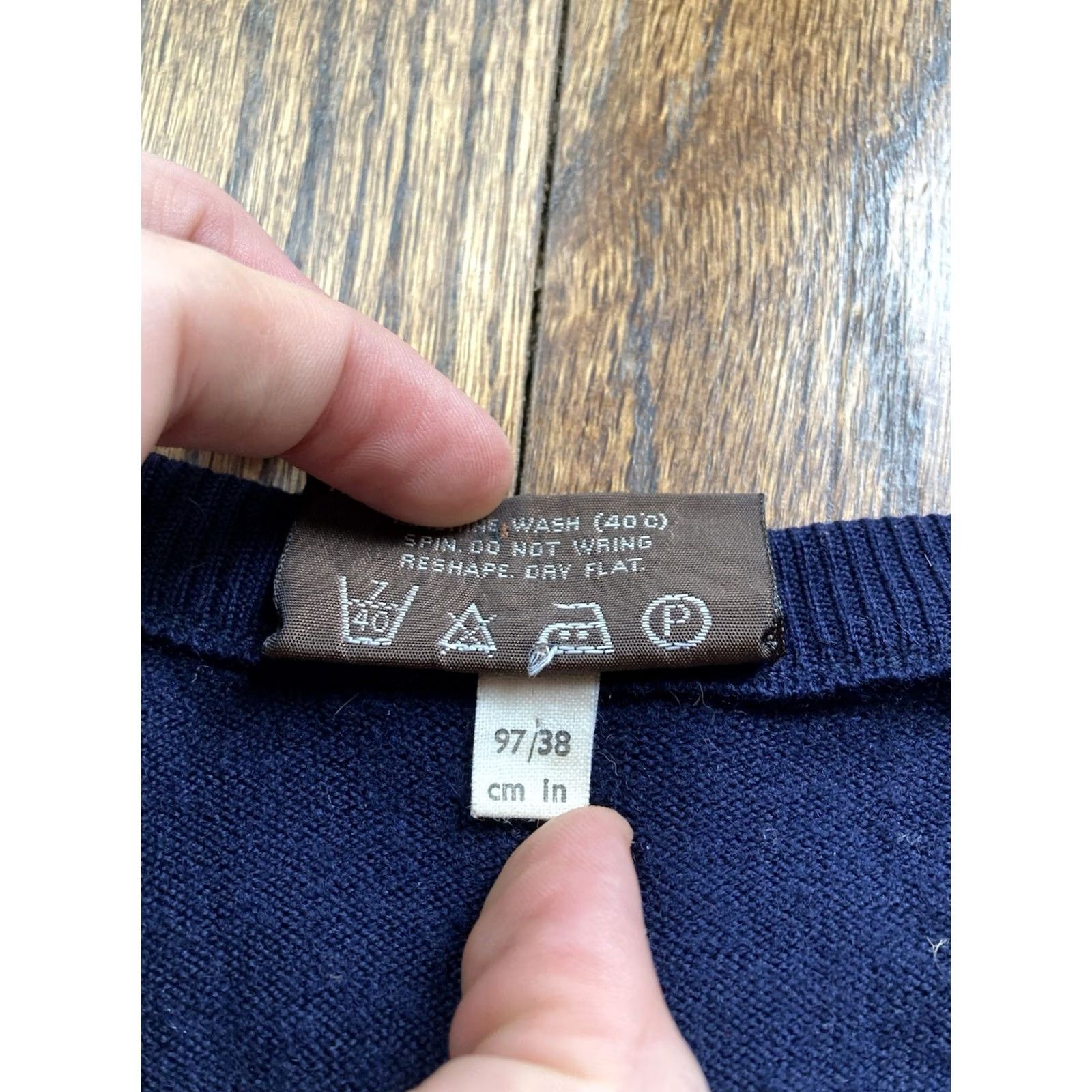 Vintage VINTAGE Shepherd Sweater Mens Small Navy Blue V Neck Lambswool Made In England Size US S / EU 44-46 / 1 - 4 Thumbnail