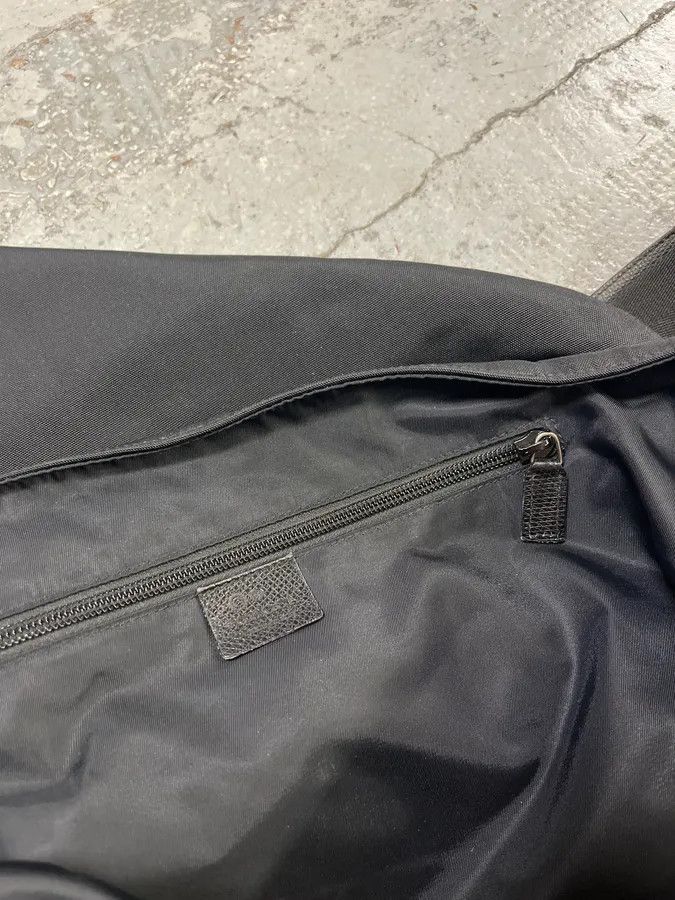 Gucci 2000s Gucci Black Minimalist Messenger Shoulder Bag Size ONE SIZE - 10 Thumbnail