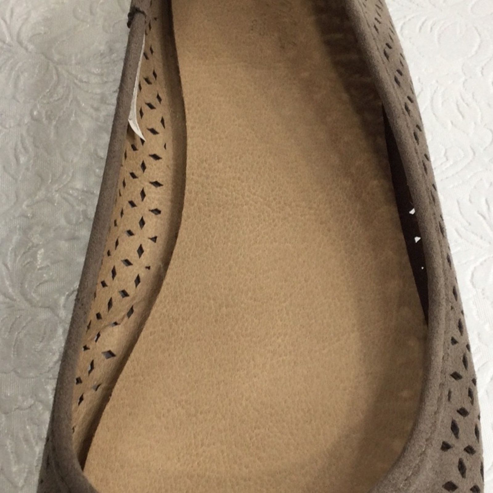 Other Universal Thread Boho Eyelet Cut Out Tan Flats Size 10 Size US 10 / IT 40 - 13 Thumbnail