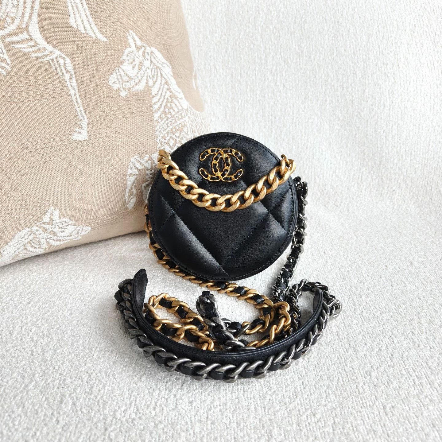 Chanel Pre-loved Bag Very good condition Size ONE SIZE - 1 Thumbnail