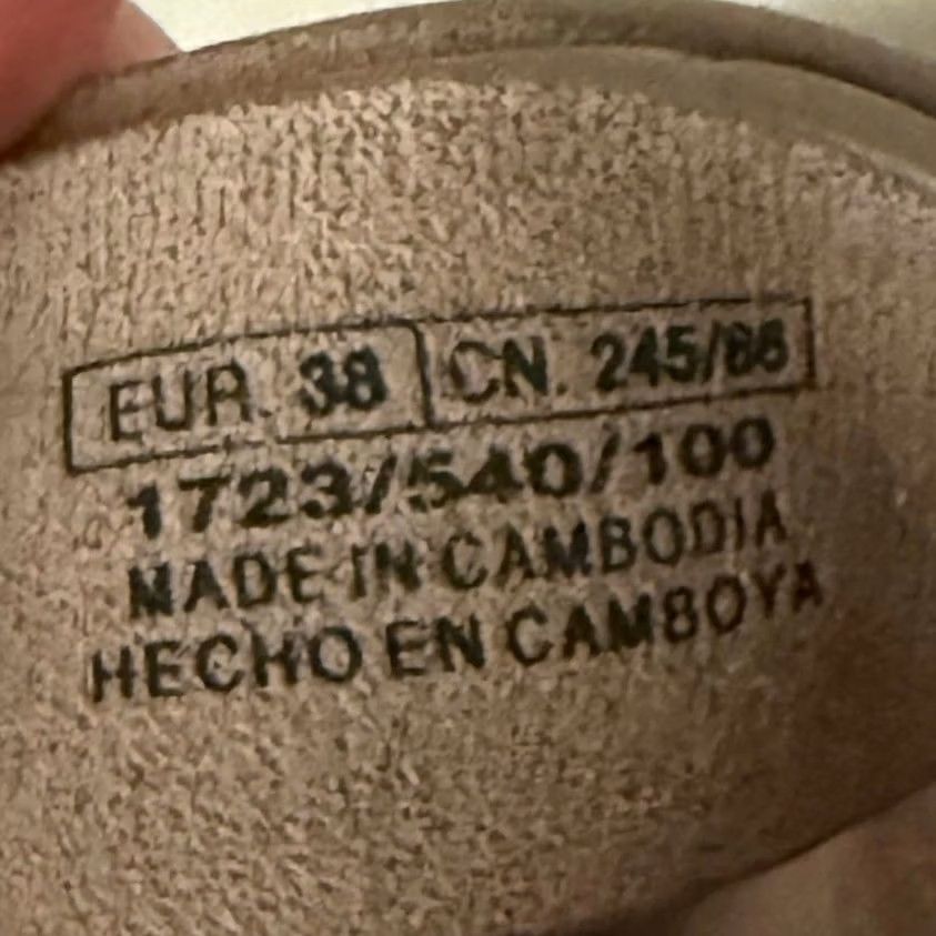Vintage VINTAGE Pull & Bear Sandals Slip-On Tan Suede Buckle Double Strap US 7.5 / EU 38 Womens Size US 8 / IT 38 - 7 Thumbnail
