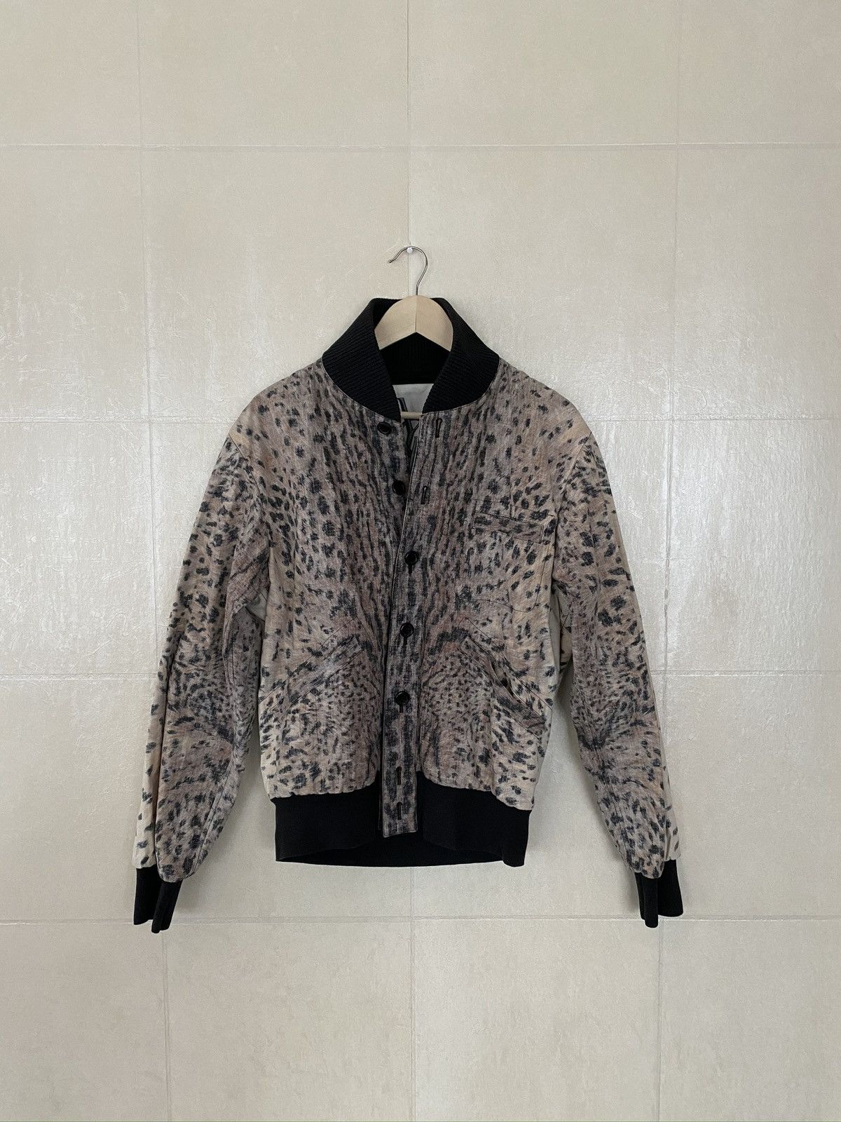 Yves Saint Laurent Yves Saint Laurent cheetah print button up jacket Size US L / EU 52-54 / 3 - 1 Thumbnail