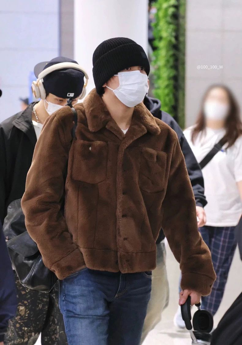 Saint Laurent Paris Saint laurent paris Caramel teddy fur jacket 2506-Nextarrow Size US S / EU 44-46 / 1 - 4 Thumbnail