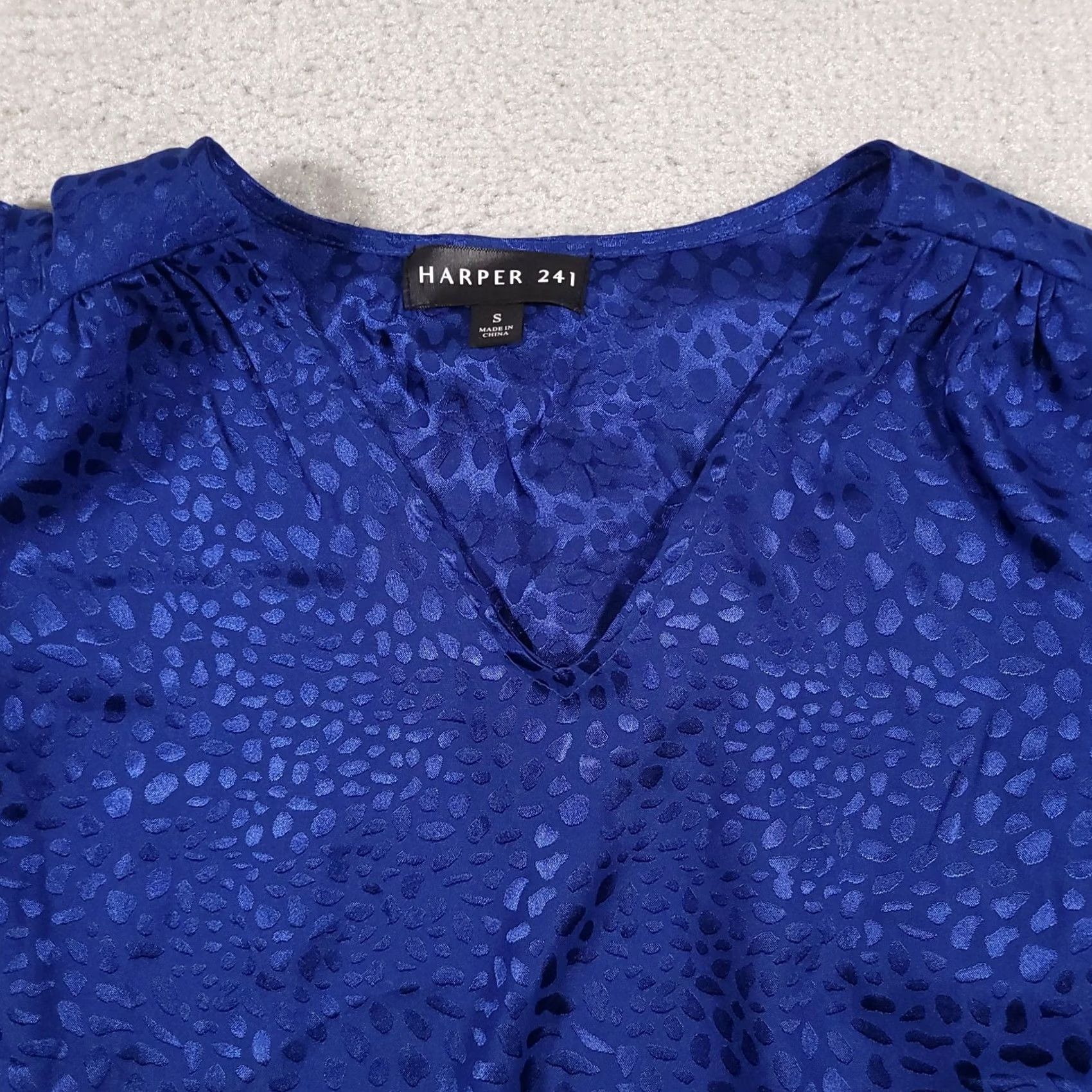 Vintage Harper Leopard Animal Print V-Neck Blouse Women’s Small Blue Flare Sleeve Shirt Size S / US 4 / IT 40 - 3 Thumbnail