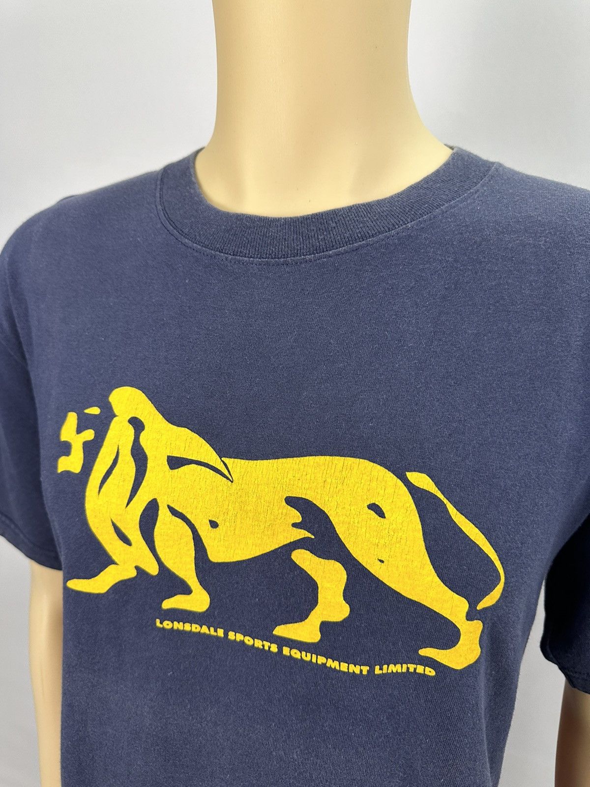 Lonsdale Vintage 90s Lonsdale Big Logo Faded TShirt A579 Size US M / EU 48-50 / 2 - 3 Thumbnail