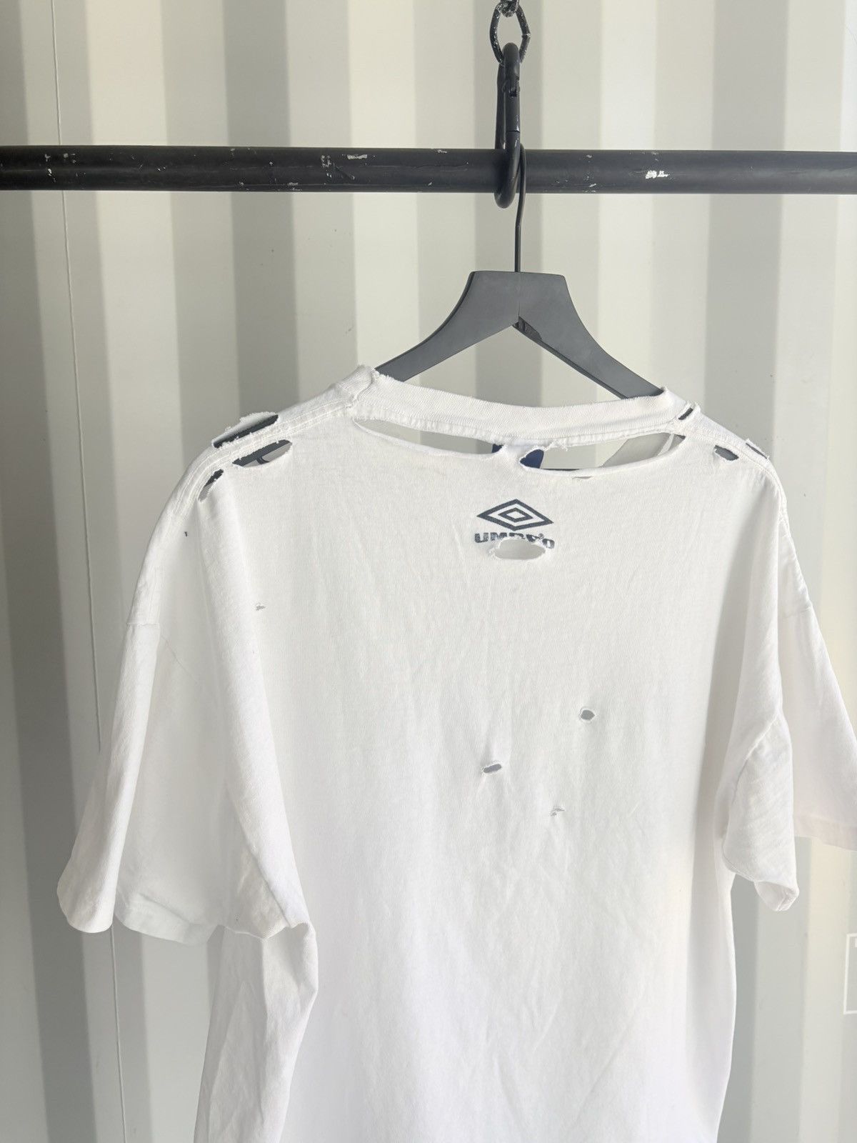 Vintage Vintage Umbro Shirt Thrashed Faded Distressed Grunge Size US XXL / EU 58 / 5 - 6 Thumbnail