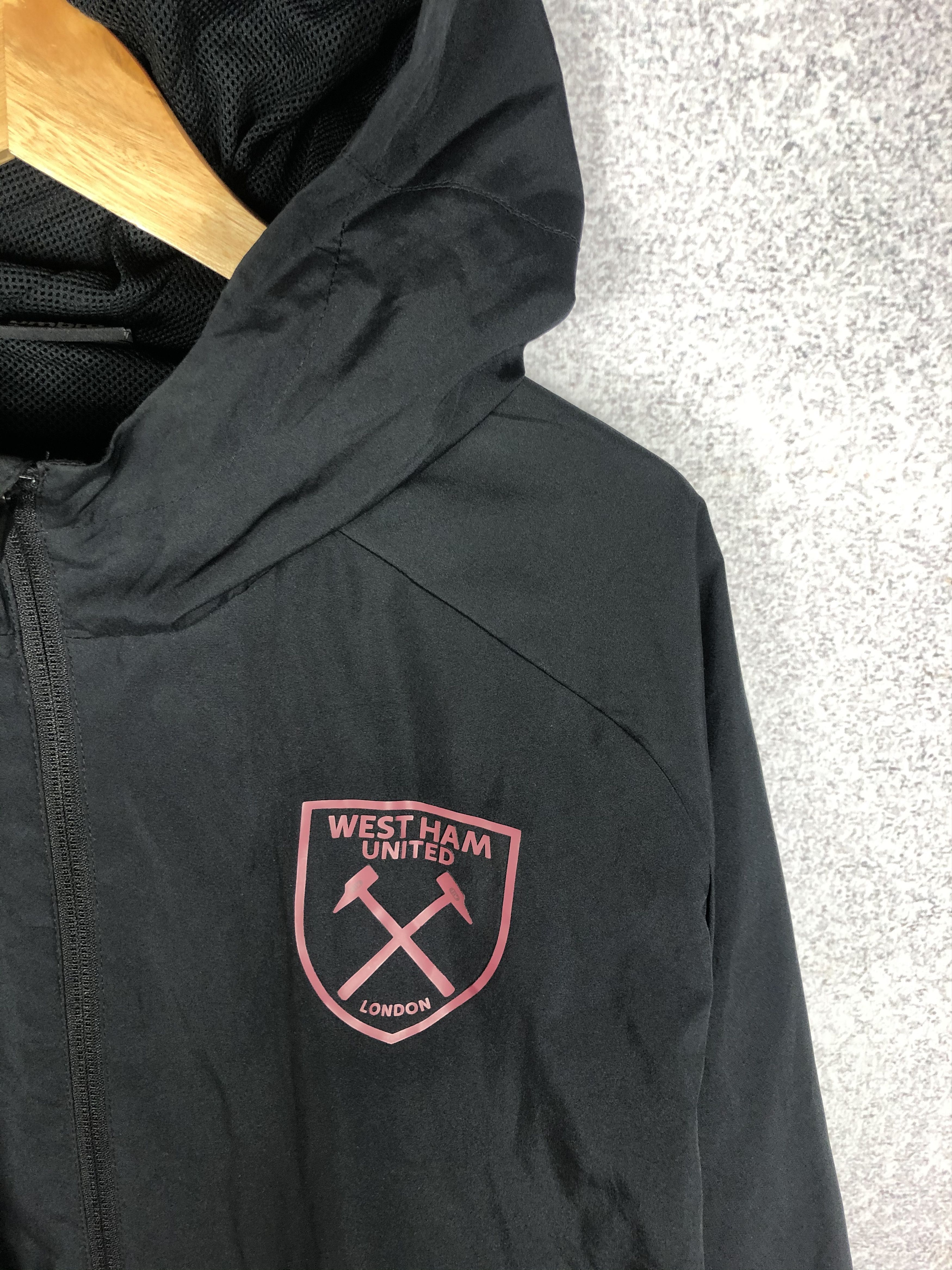 Umbro Vintage Umbro West Ham Soccer Light Jacket Football Kit Size US XXL / EU 58 / 5 - 4 Thumbnail