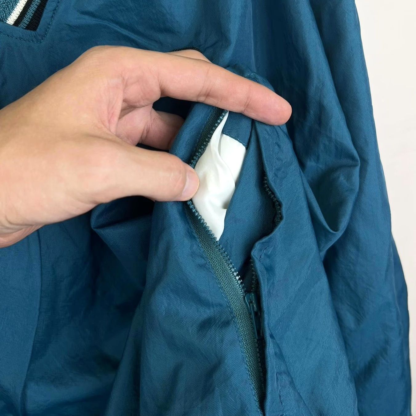 Champion VINTAGE Champion Jacket Windbreaker 90s XL Mens Teal Green V-Neck Pullover Nylon Ribbed Cuffs Logo Vintage Teal Size US XL / EU 56 / 4 - 3 Thumbnail