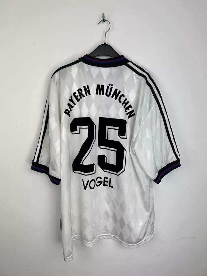 Adidas BAYERN MUNICH 1995 1996 AWAY #25 VOGEL size XXL FOOTBALL Size US XXL / EU 58 / 5 - 12 Thumbnail