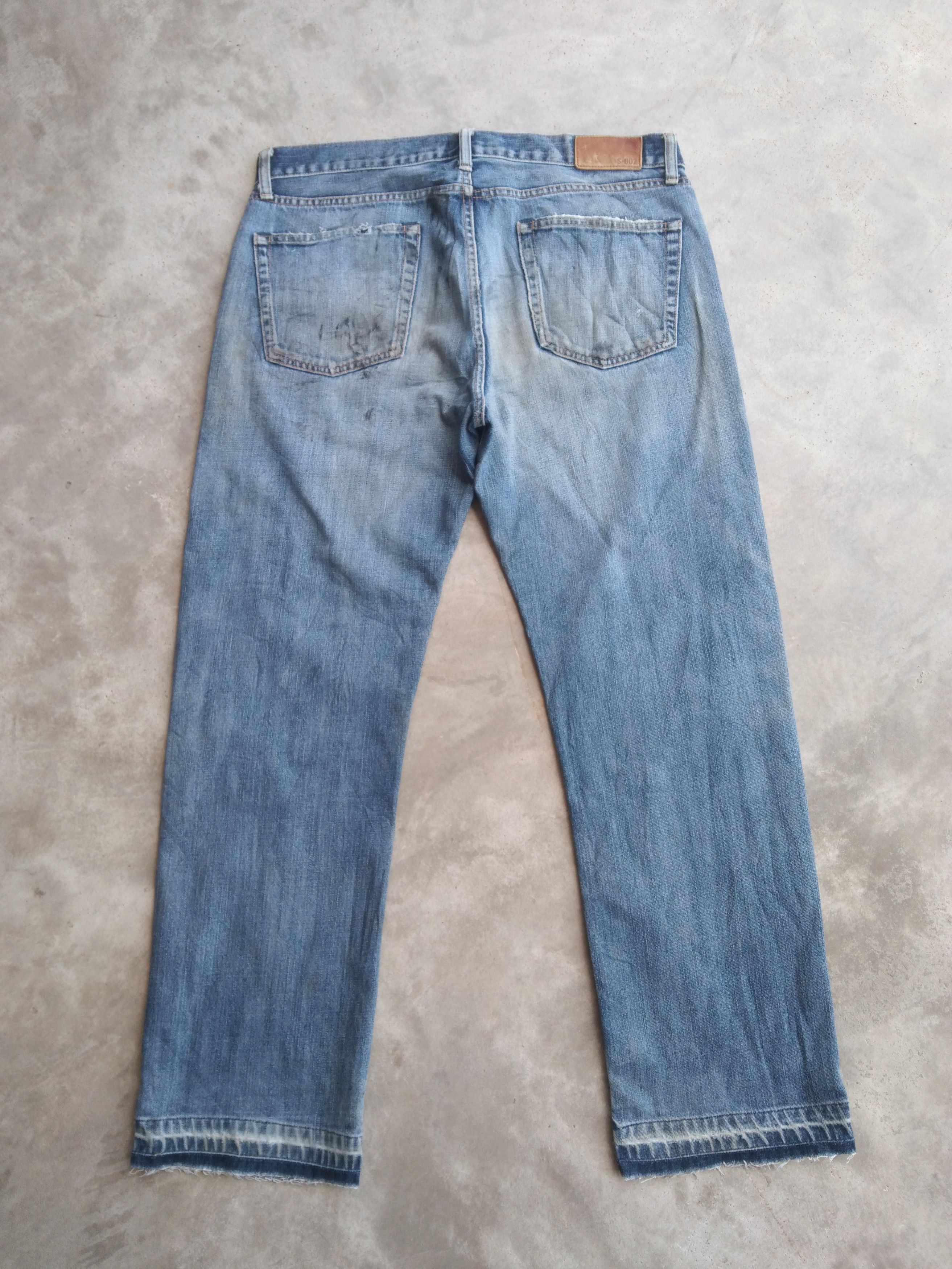 Japanese Brand Vintage Faded Blue Uniqlo S-002 Distressed Jeans 35x30 Size US 35 - 2 Thumbnail