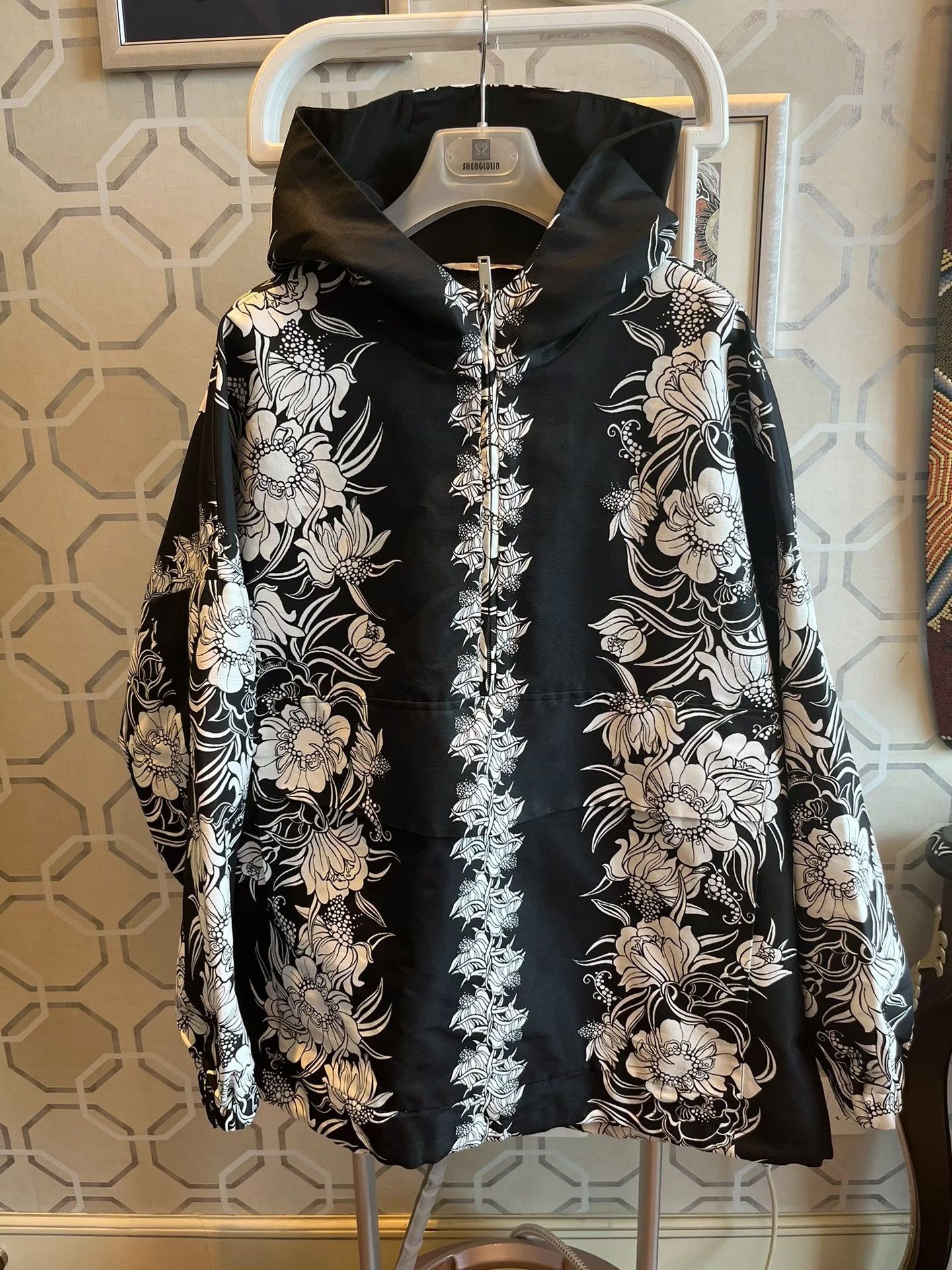 Valentino Valentino Black Hooded Printed Jacket Size US S / EU 44-46 / 1 - 8 Thumbnail