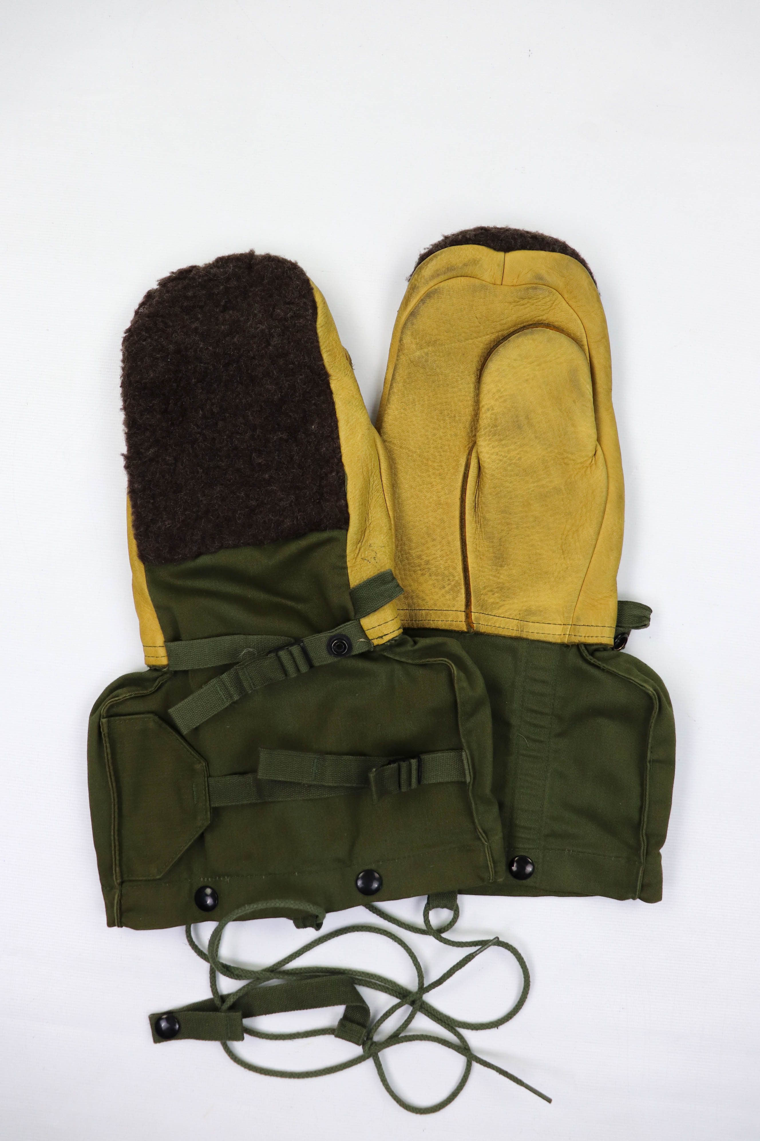 Vintage Vintage Mitten Set Arctic Extreme Cold Weather Khaki Gloves Size ONE SIZE - 2 Thumbnail